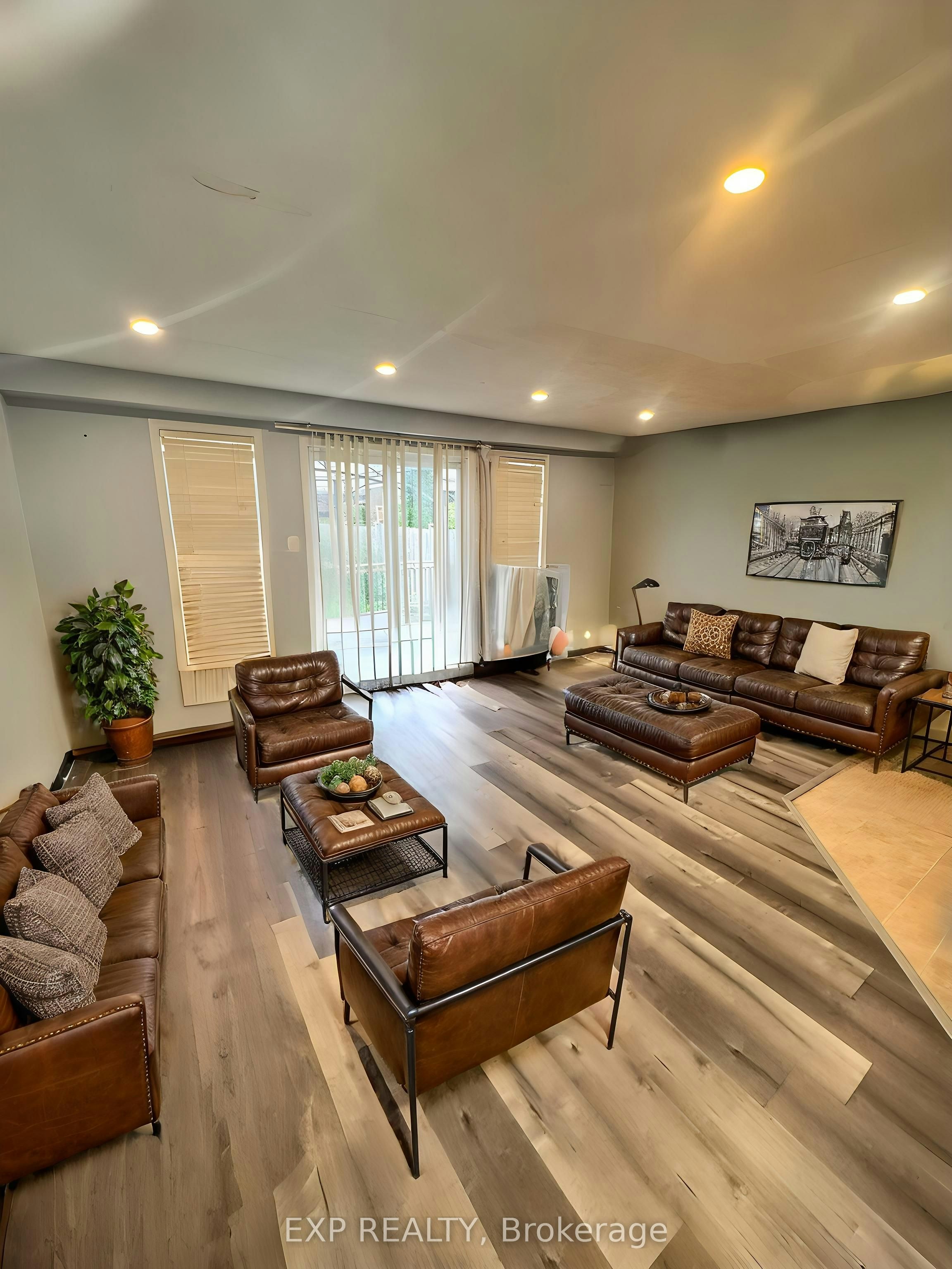 717 Activa Avenue, Kitchener, ON, N2E 4E1 - 2