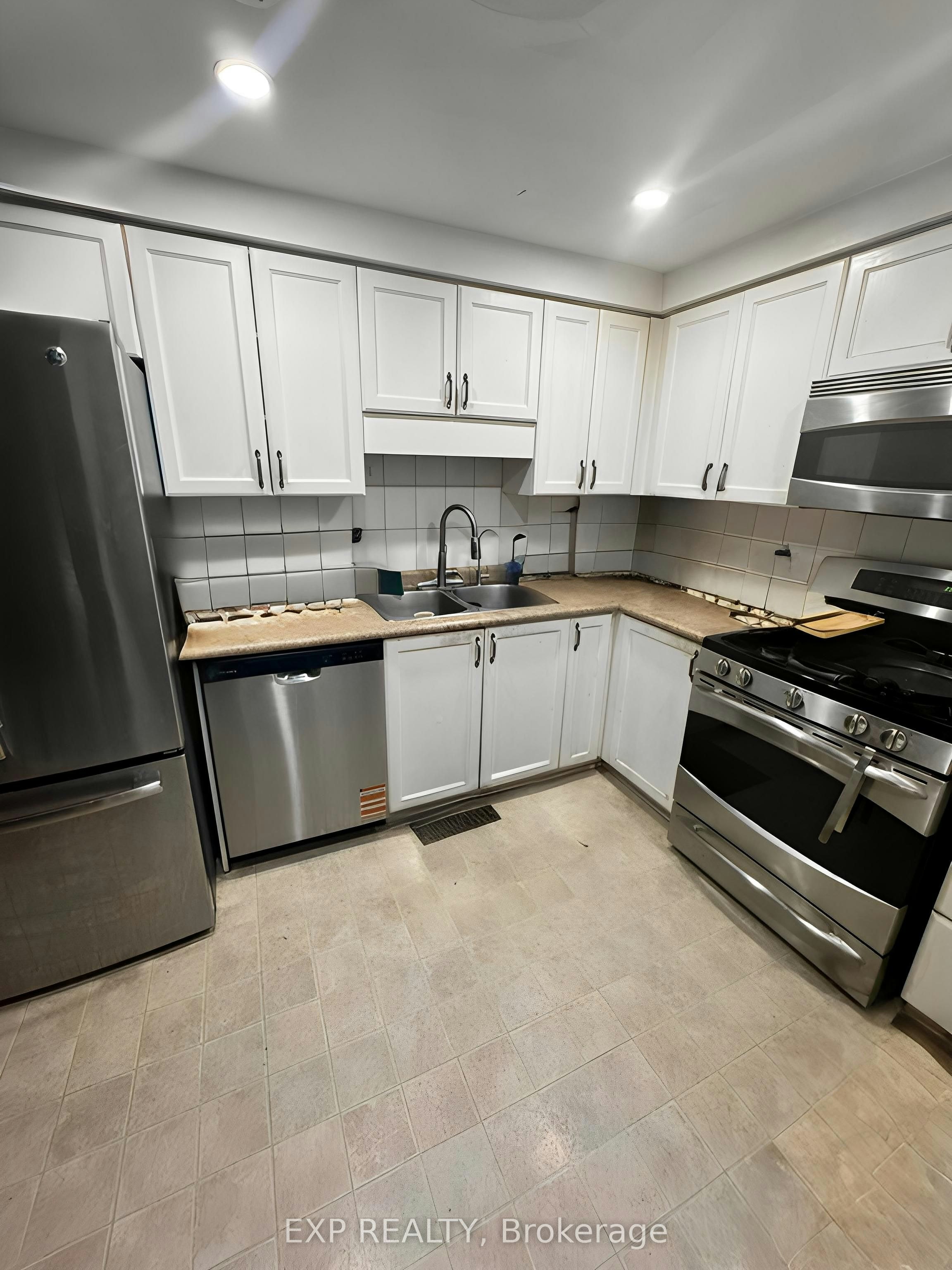 717 Activa Avenue, Kitchener, ON, N2E 4E1 - 3