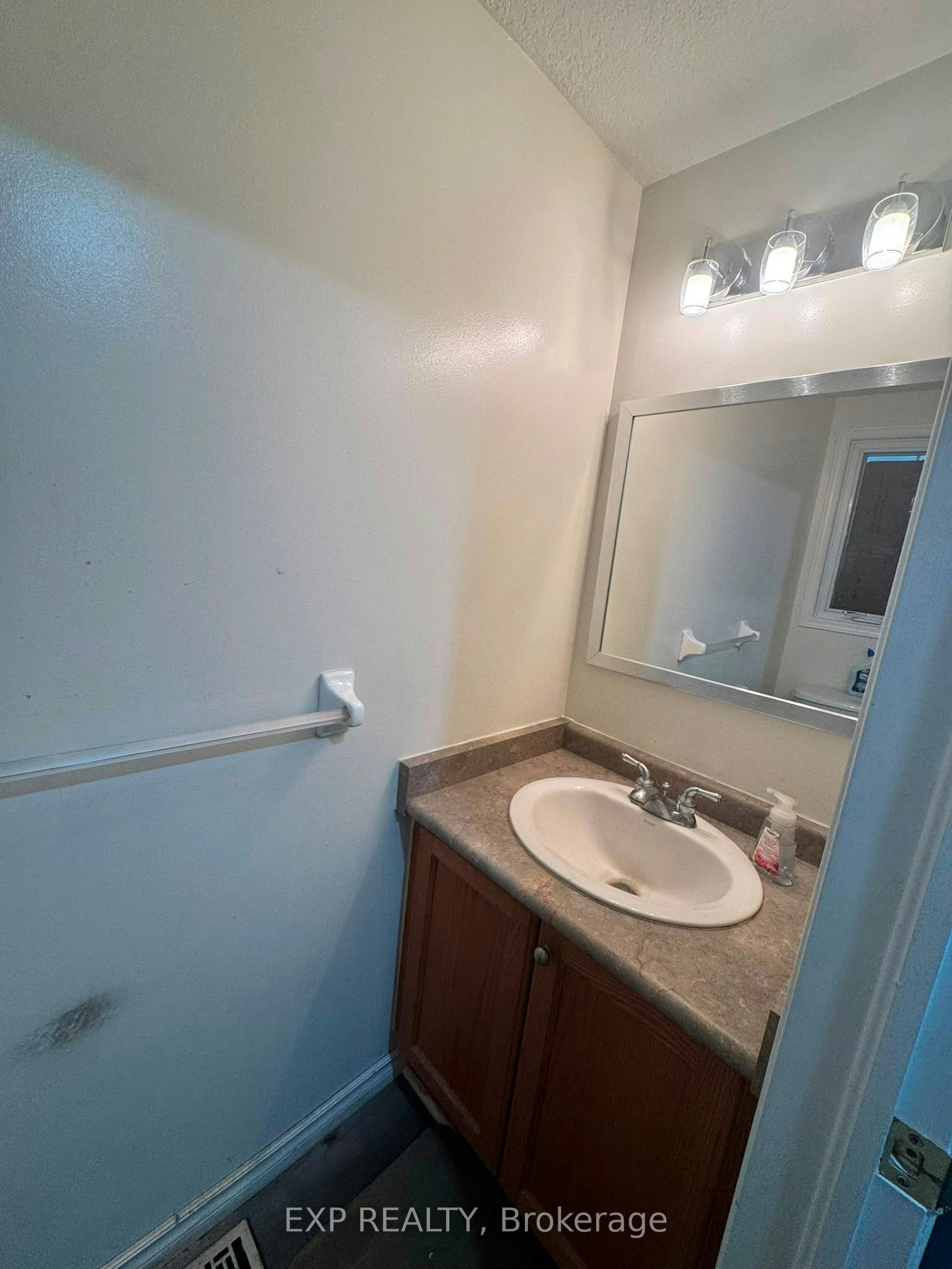 717 Activa Avenue, Kitchener, ON, N2E 4E1 - 14