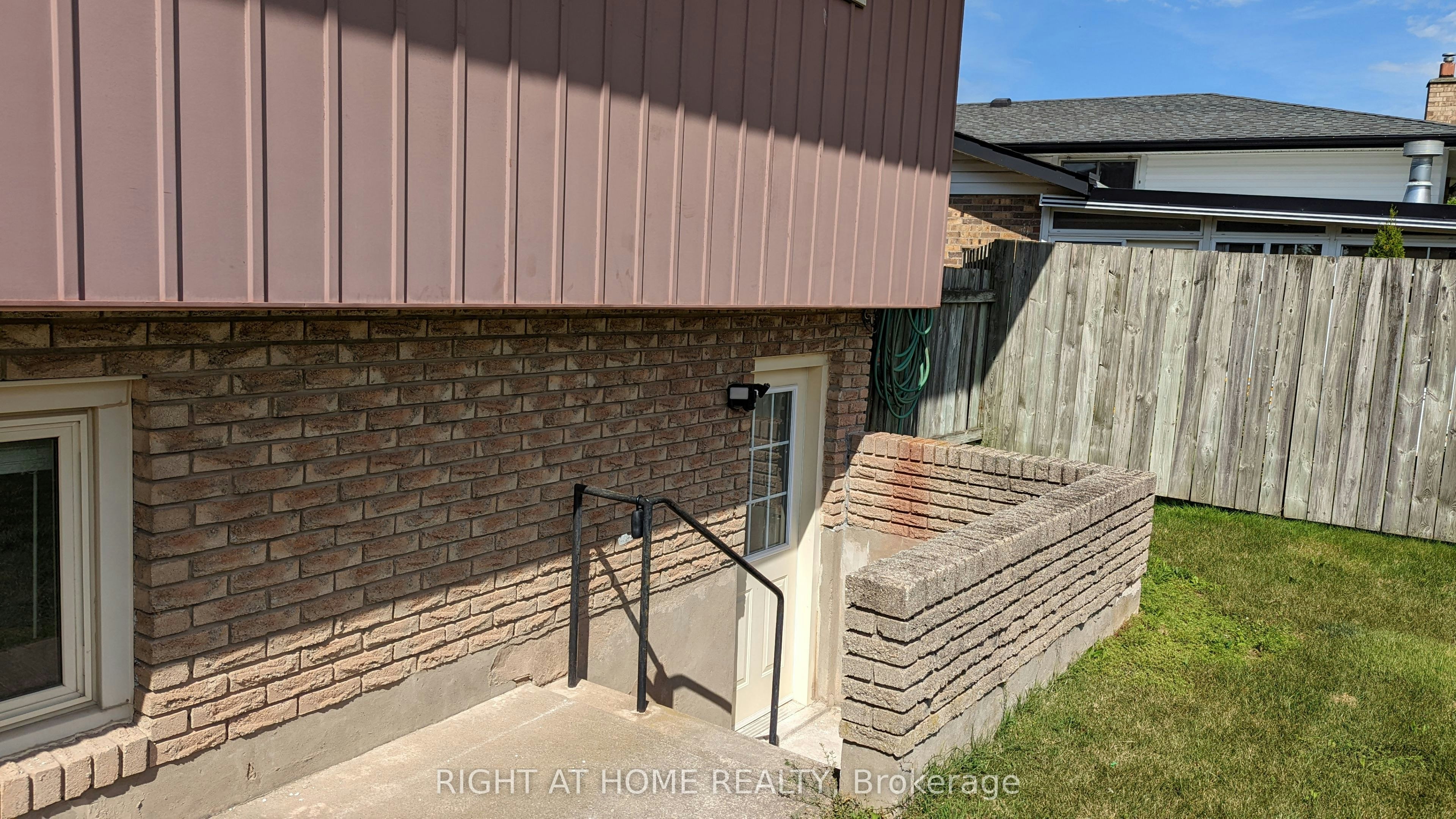 Lower Unit-43 Glenayr Place, Welland, ON, L3C 3M6 - 3