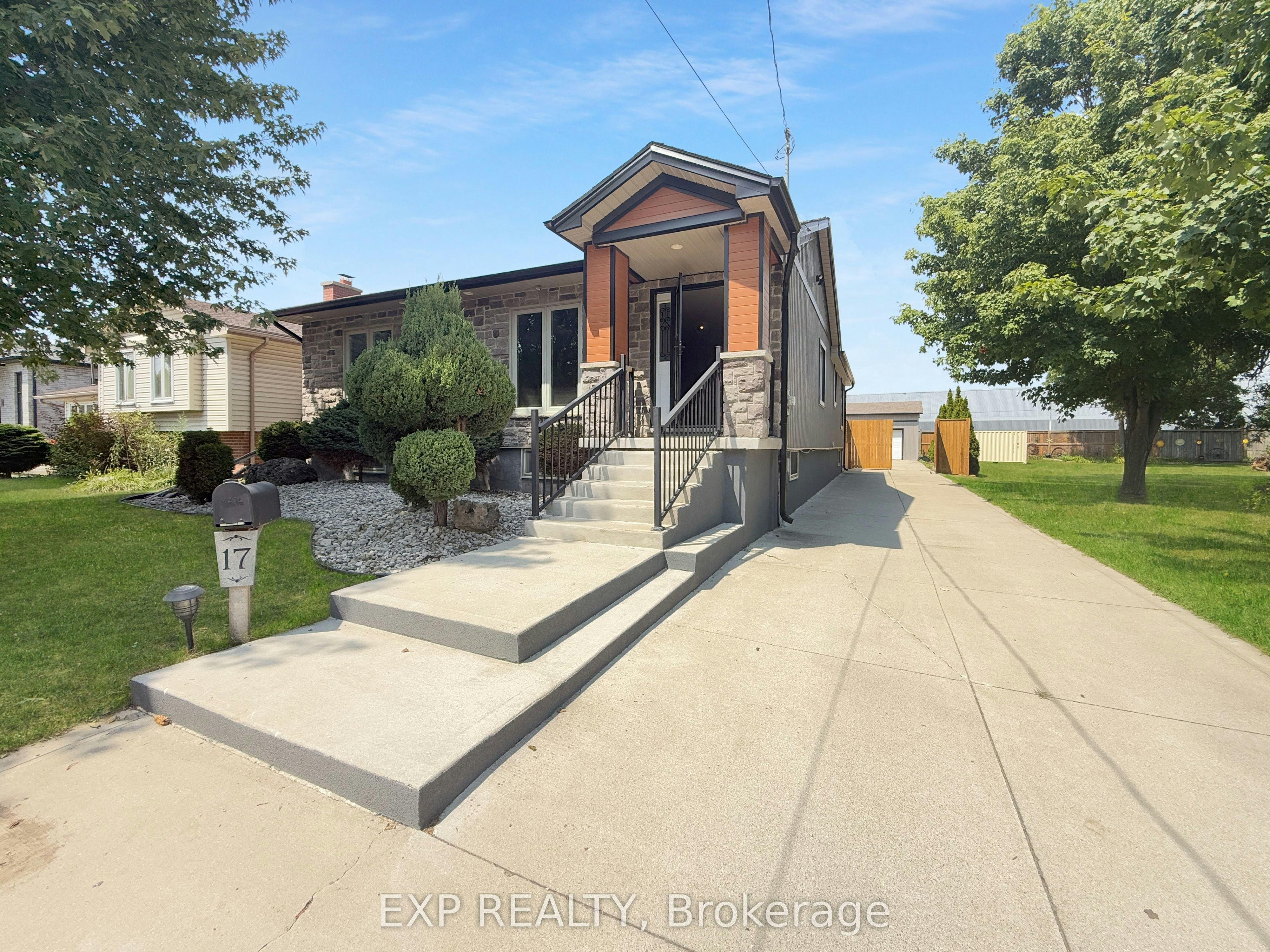 17 Greenfield Court, London, ON, N6E 1K9