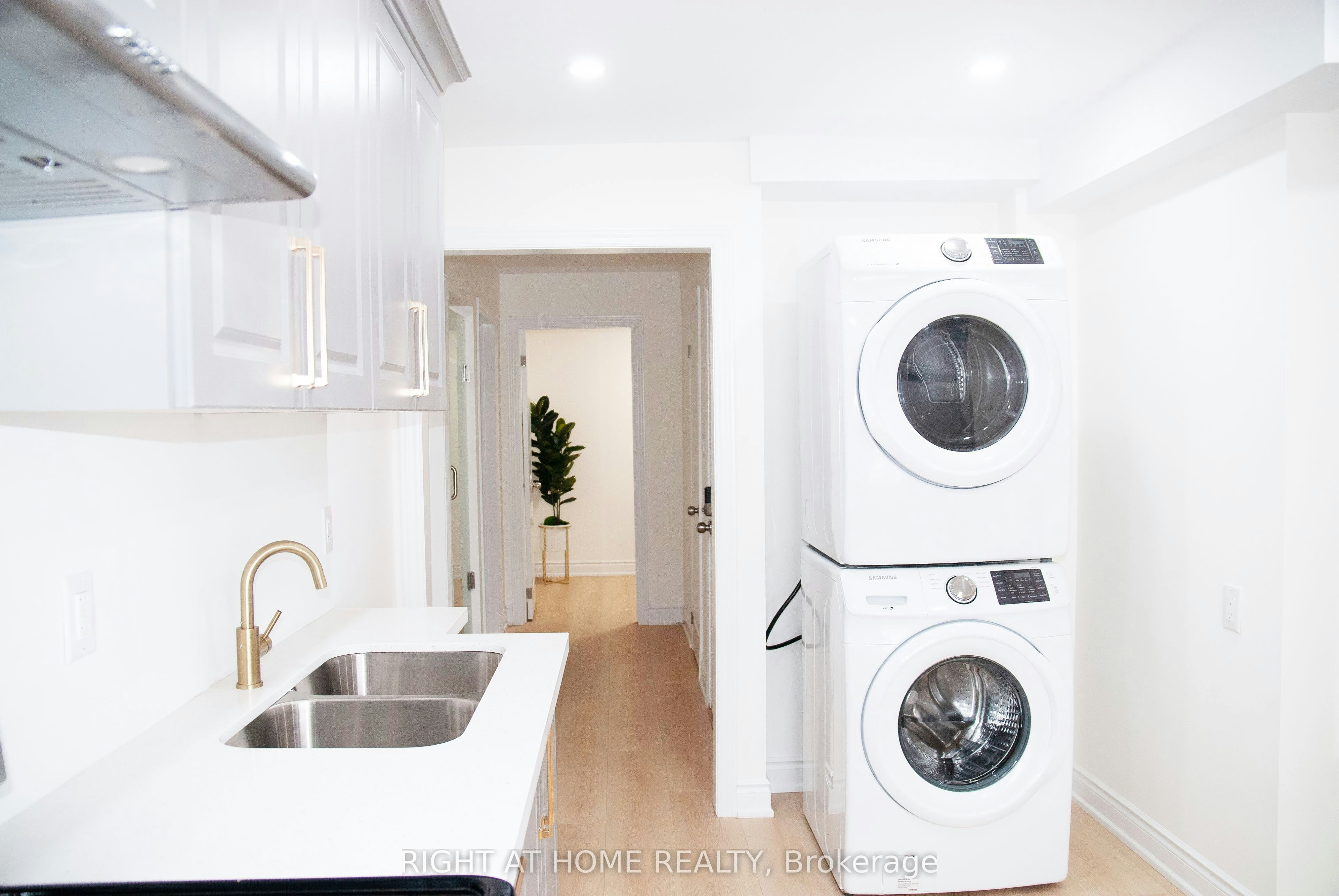 Upper-11 Holton Avenue N, Hamilton, ON, L8L 6H3 - 16