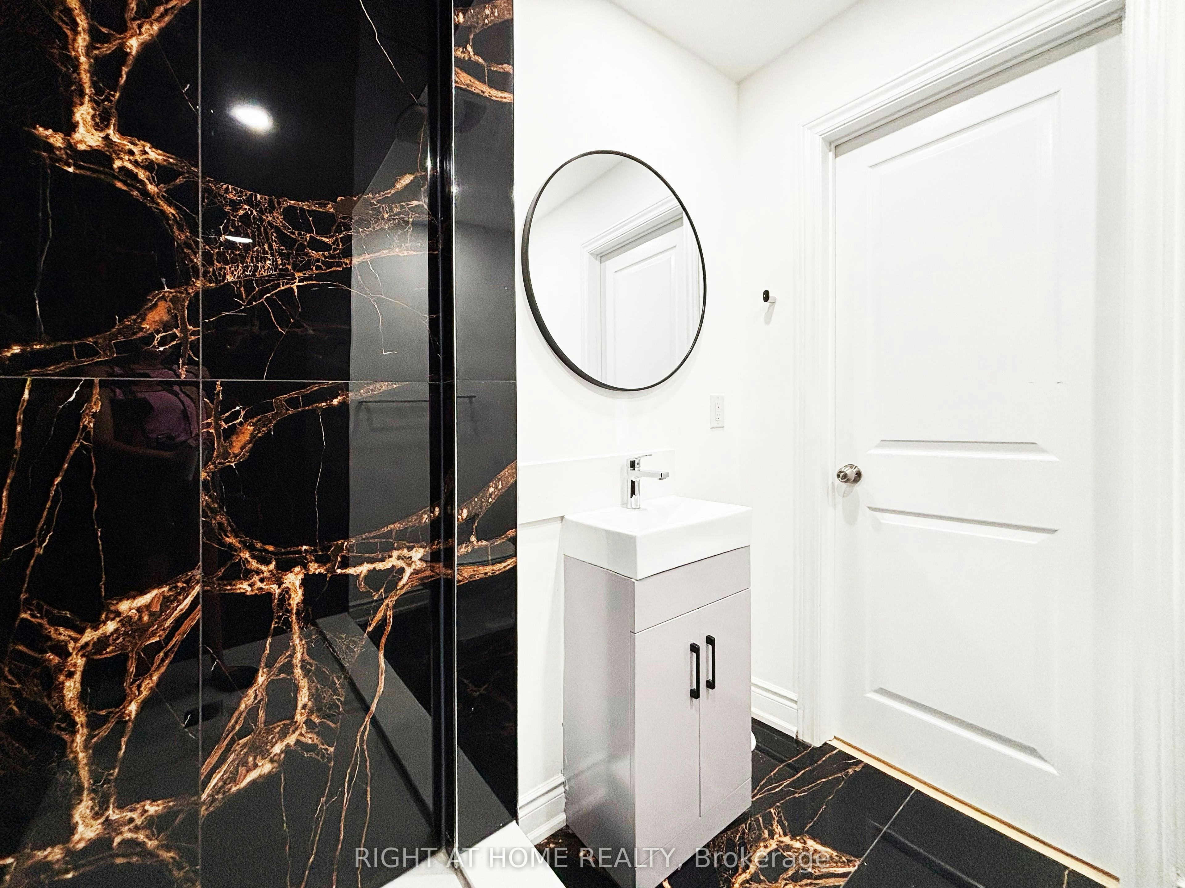 Upper-11 Holton Avenue N, Hamilton, ON, L8L 6H3 - 26