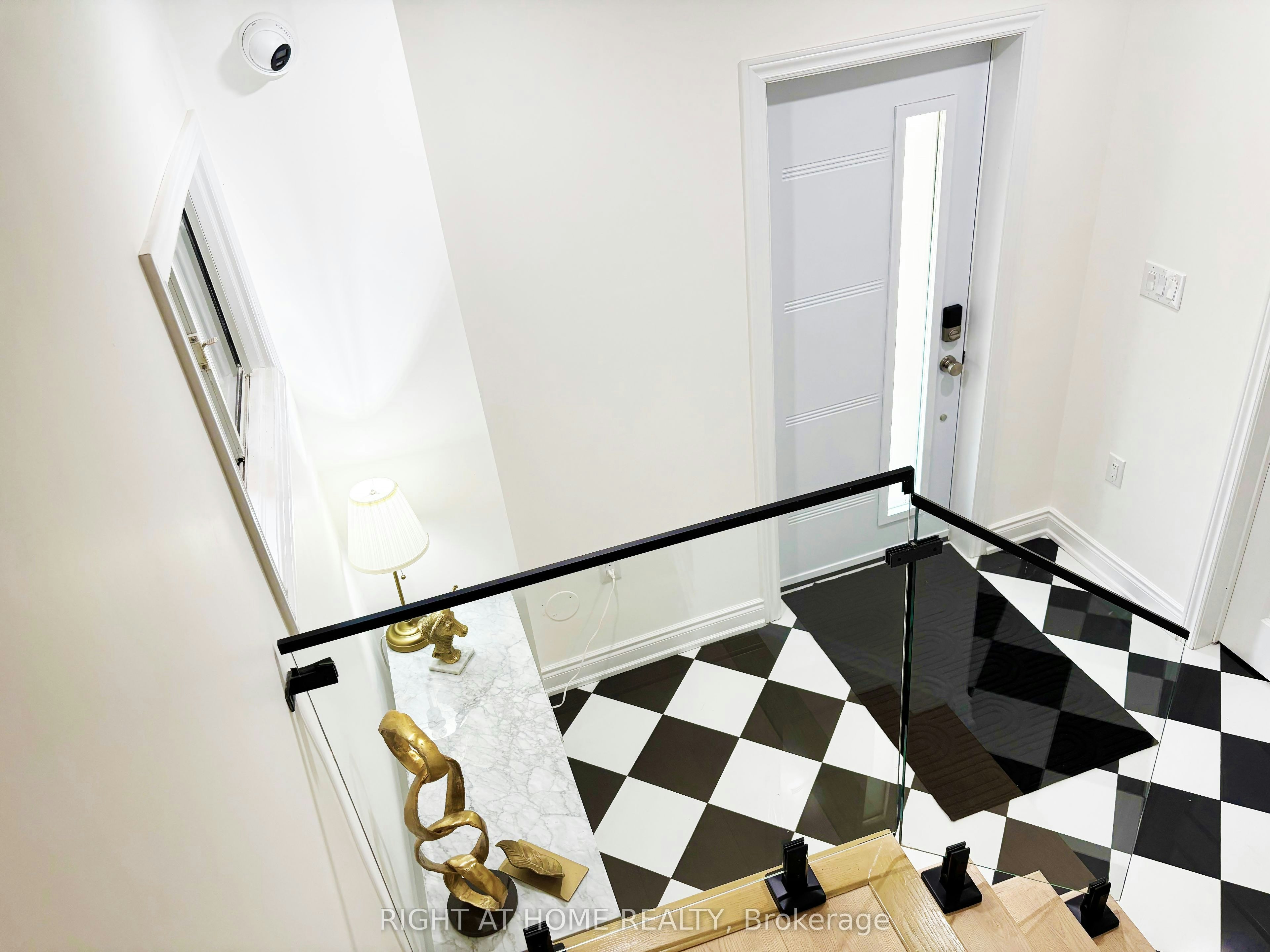 Upper-11 Holton Avenue N, Hamilton, ON, L8L 6H3 - 7