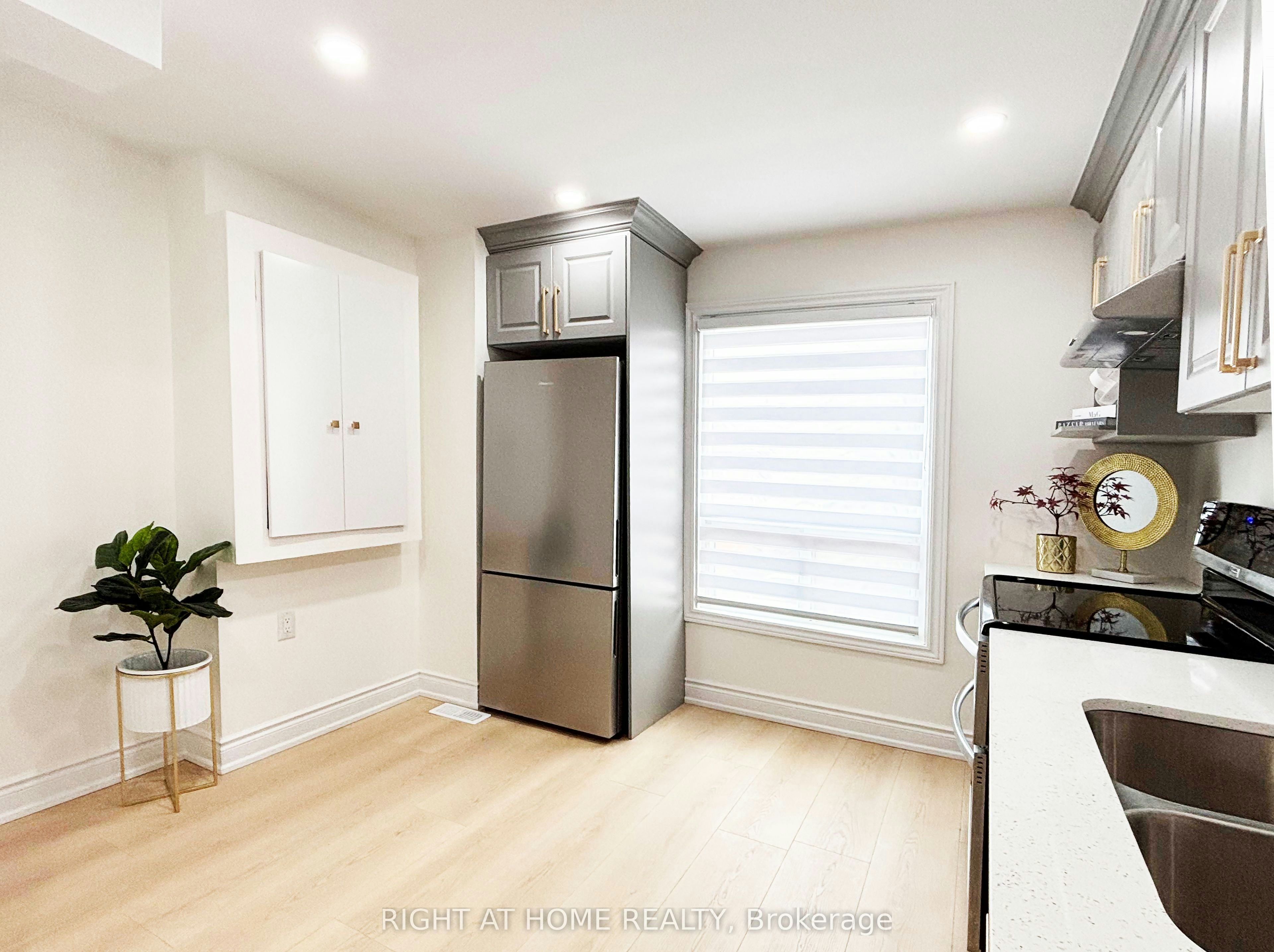 Upper-11 Holton Avenue N, Hamilton, ON, L8L 6H3 - 12