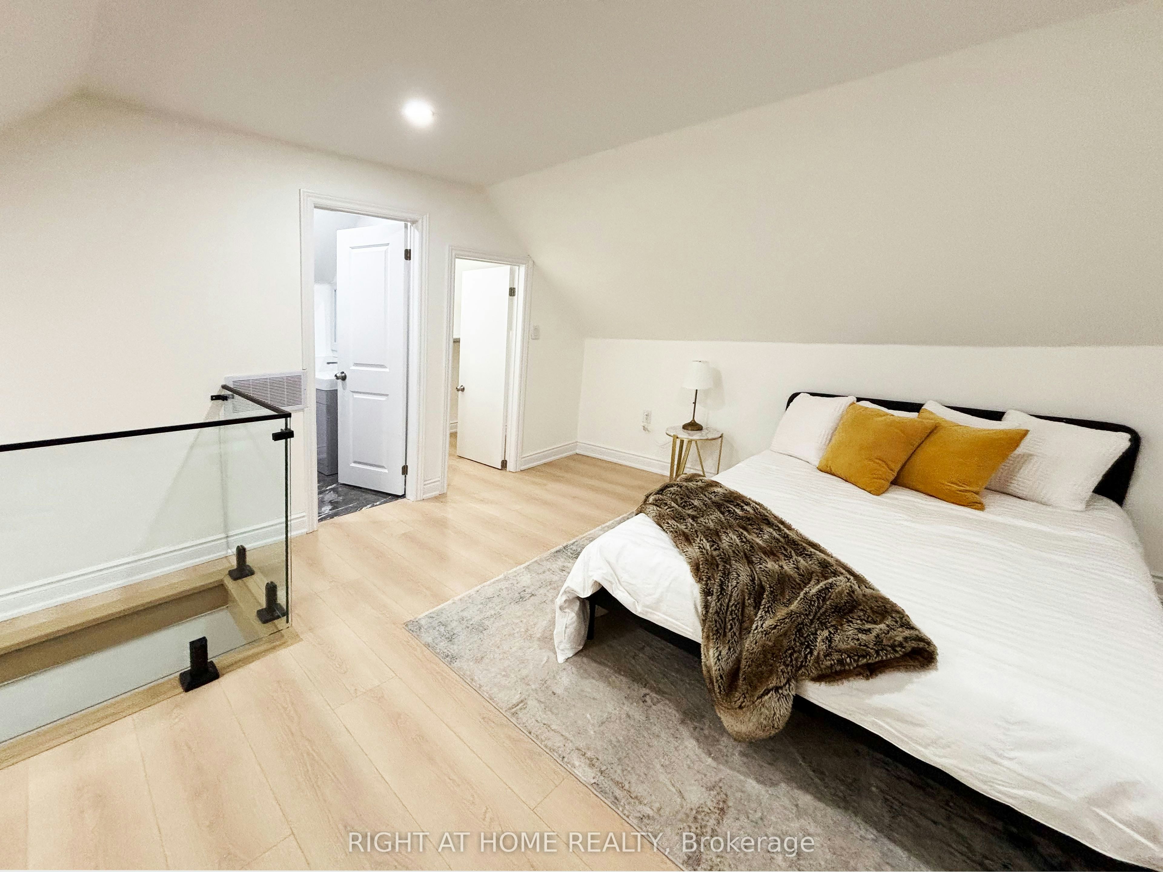 Upper-11 Holton Avenue N, Hamilton, ON, L8L 6H3 - 37