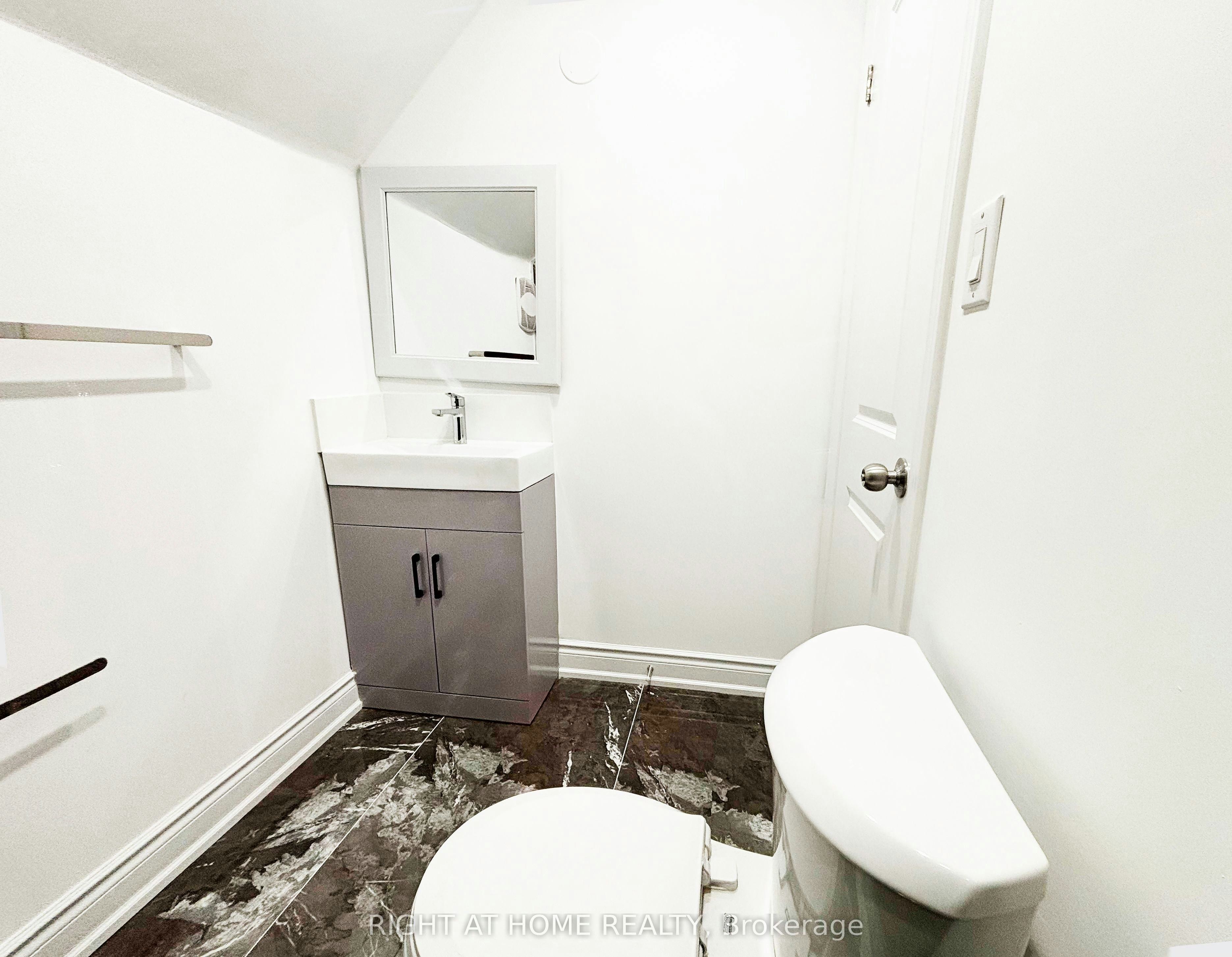 Upper-11 Holton Avenue N, Hamilton, ON, L8L 6H3 - 40