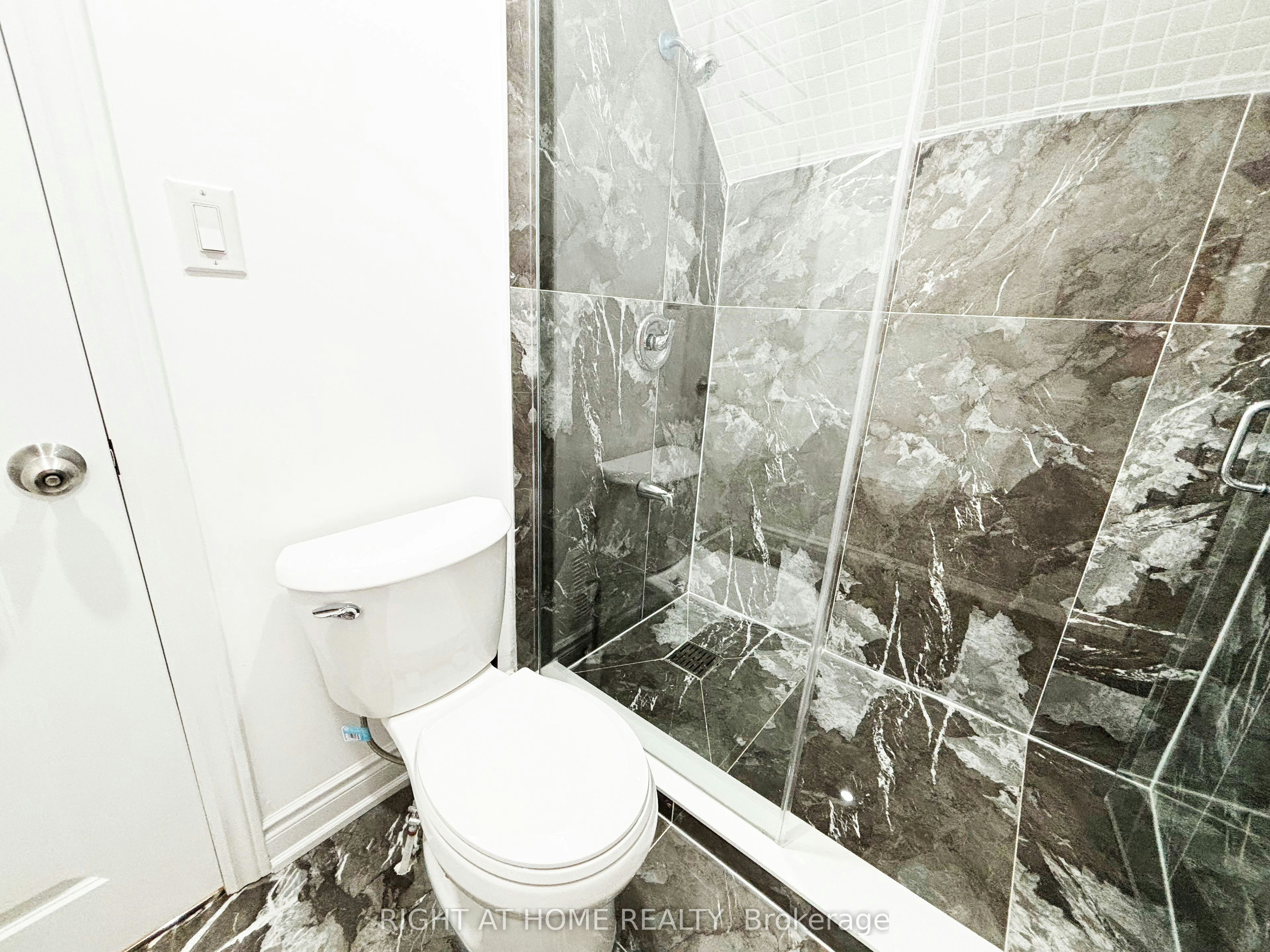 Upper-11 Holton Avenue N, Hamilton, ON, L8L 6H3 - 39