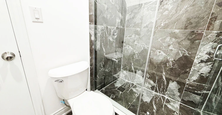 Upper-11 Holton Avenue N, Hamilton, ON, L8L 6H3 - 39