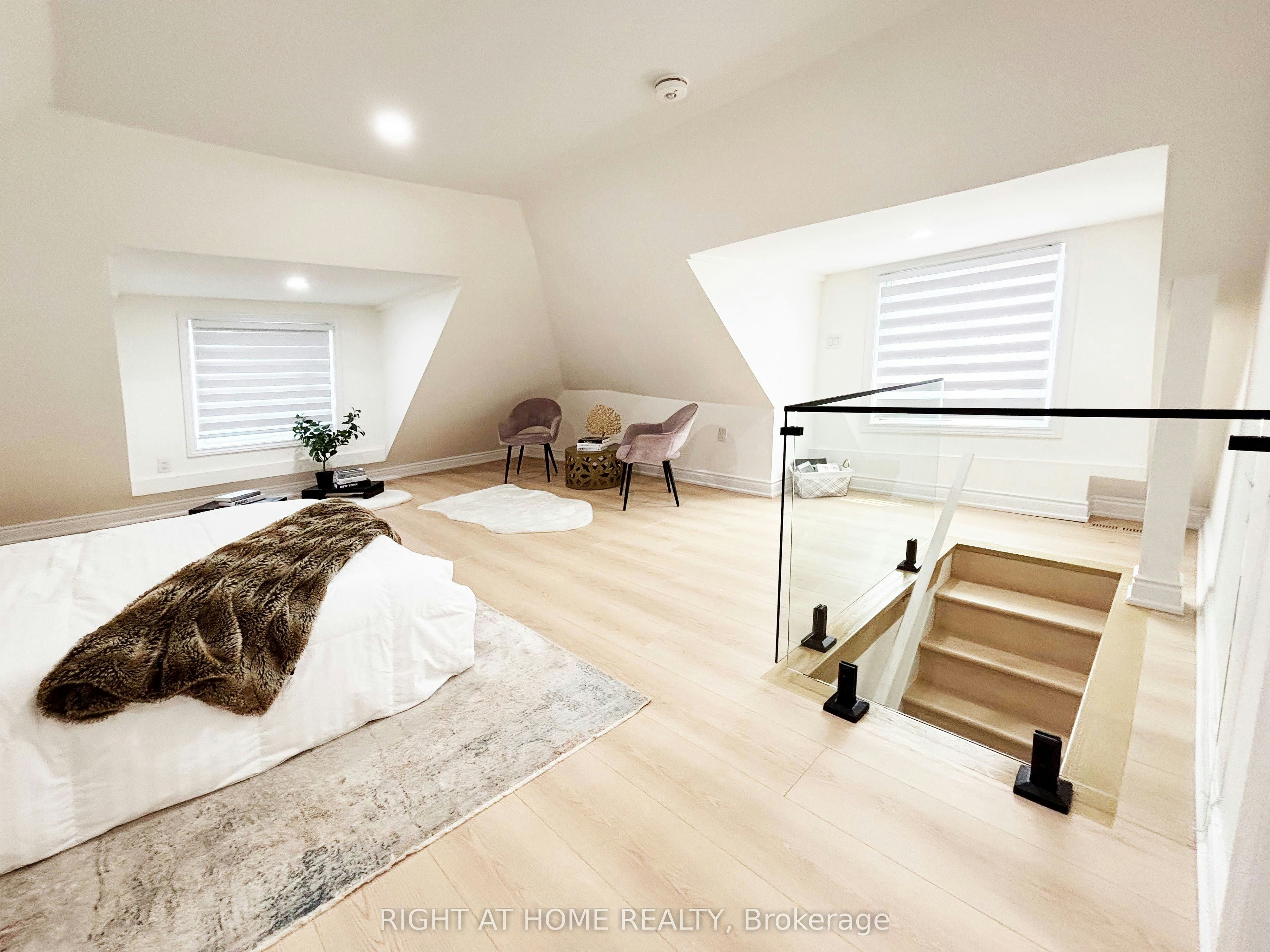 Upper-11 Holton Avenue N, Hamilton, ON, L8L 6H3 - 32