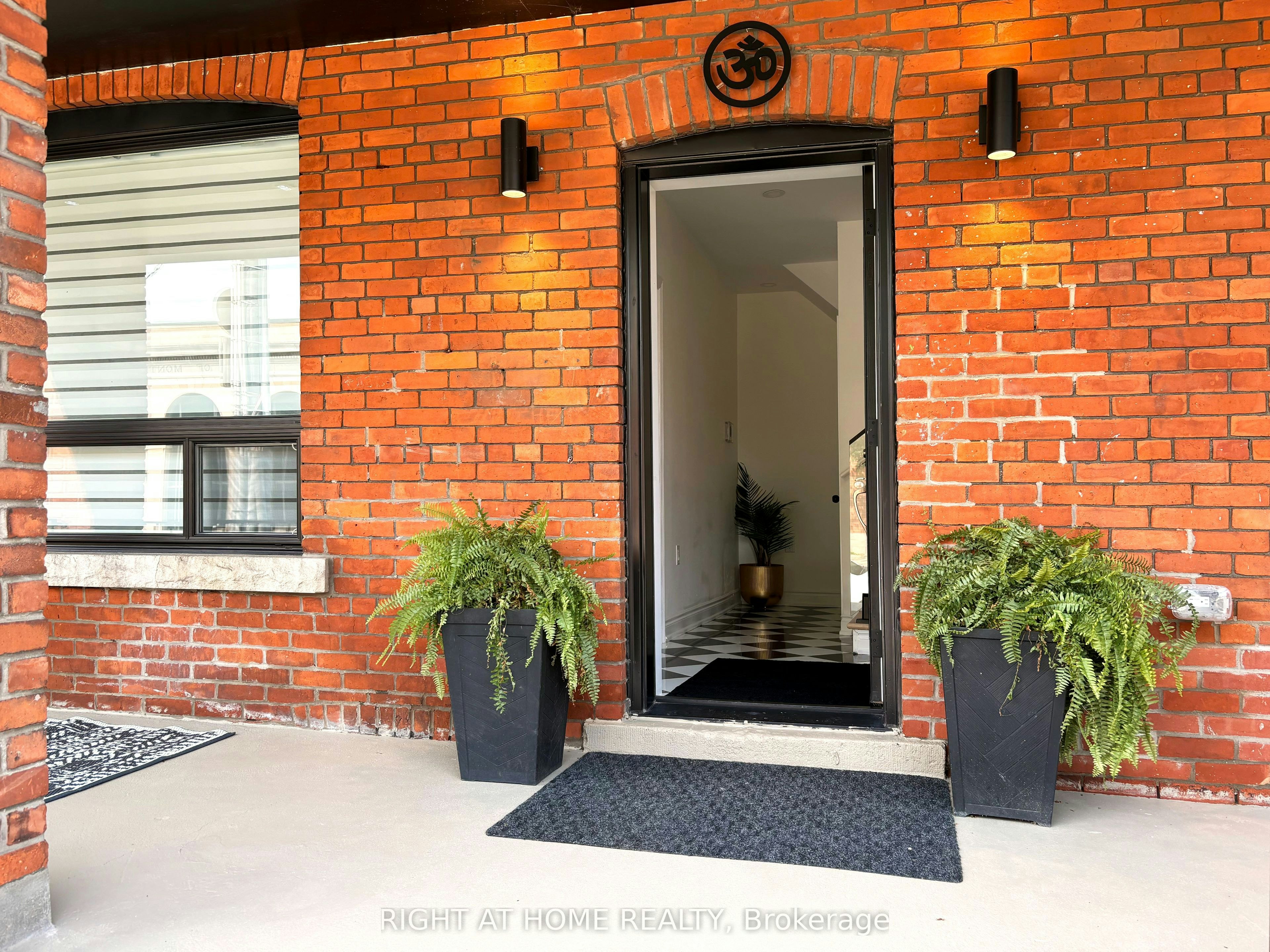 Upper-11 Holton Avenue N, Hamilton, ON, L8L 6H3 - 3