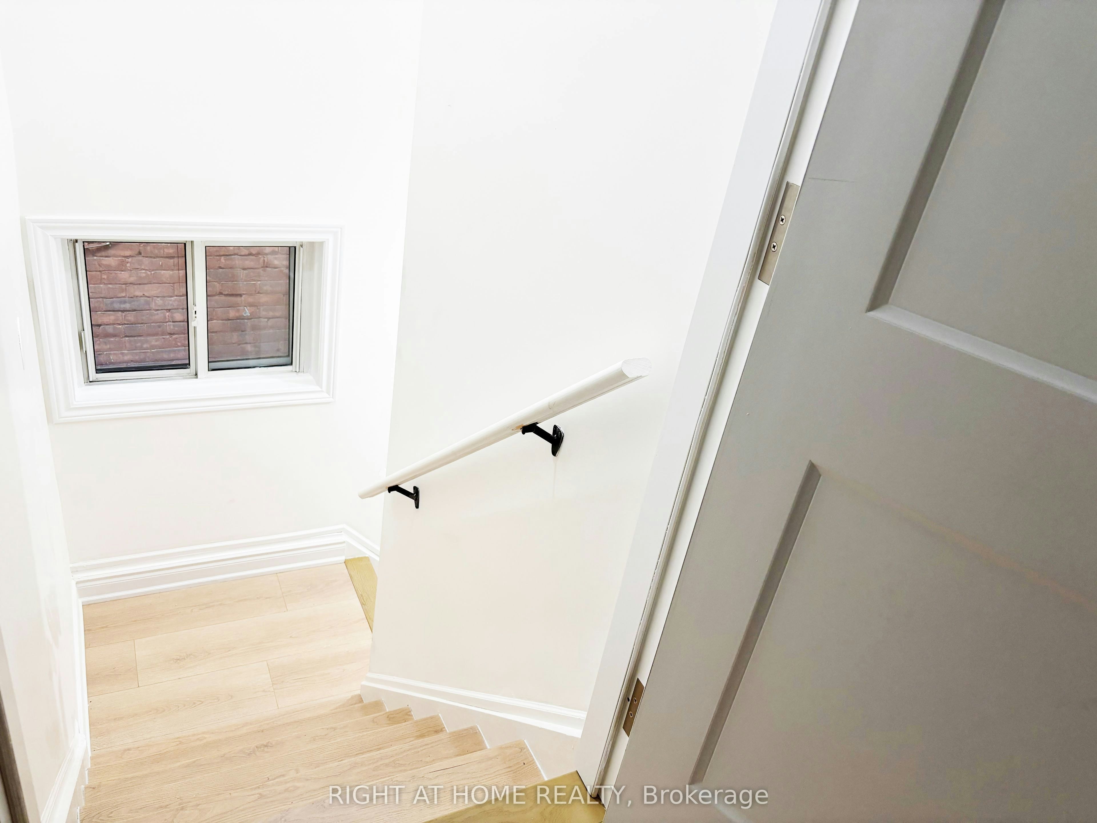 Upper-11 Holton Avenue N, Hamilton, ON, L8L 6H3 - 8