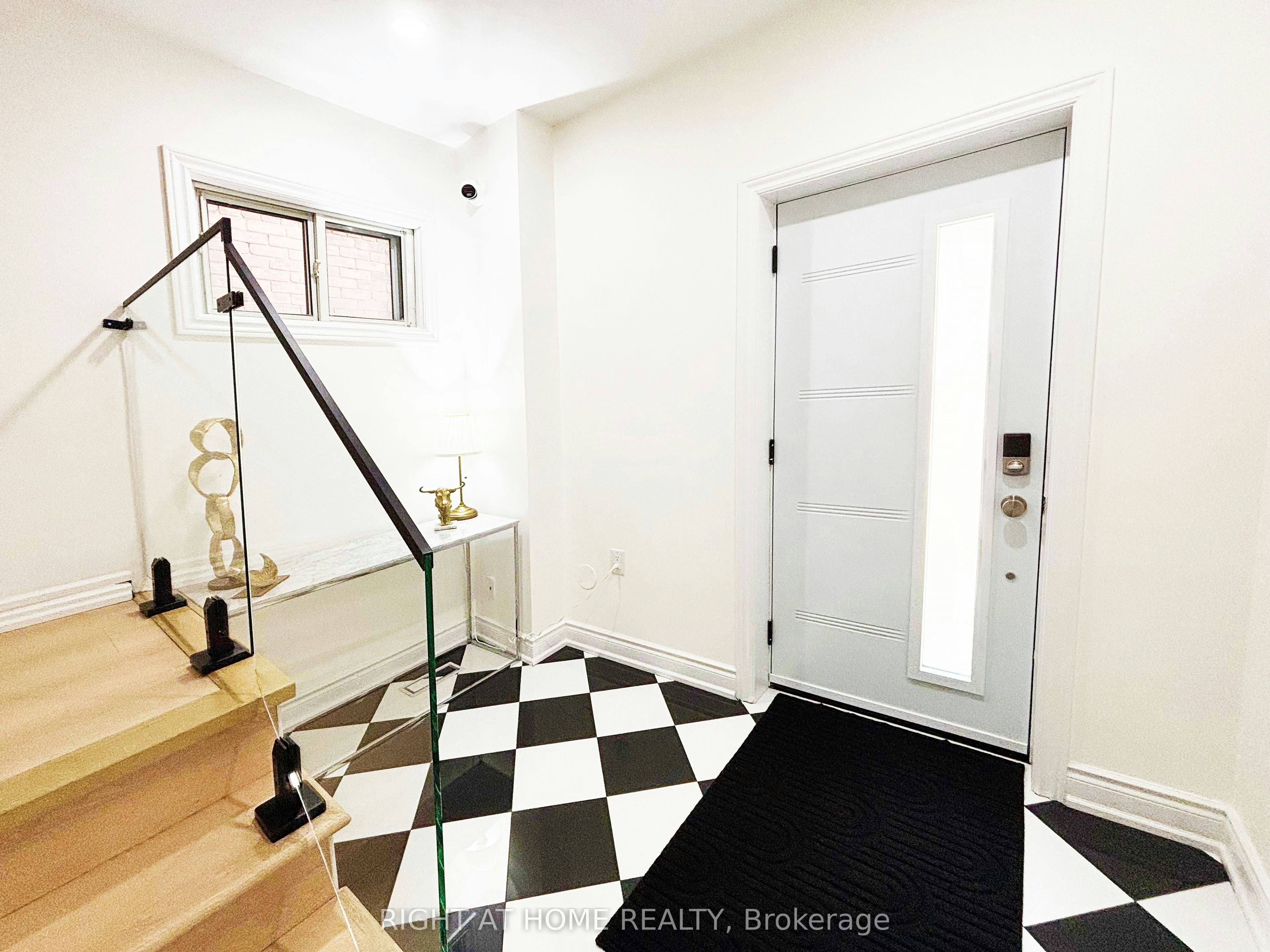Upper-11 Holton Avenue N, Hamilton, ON, L8L 6H3 - 6