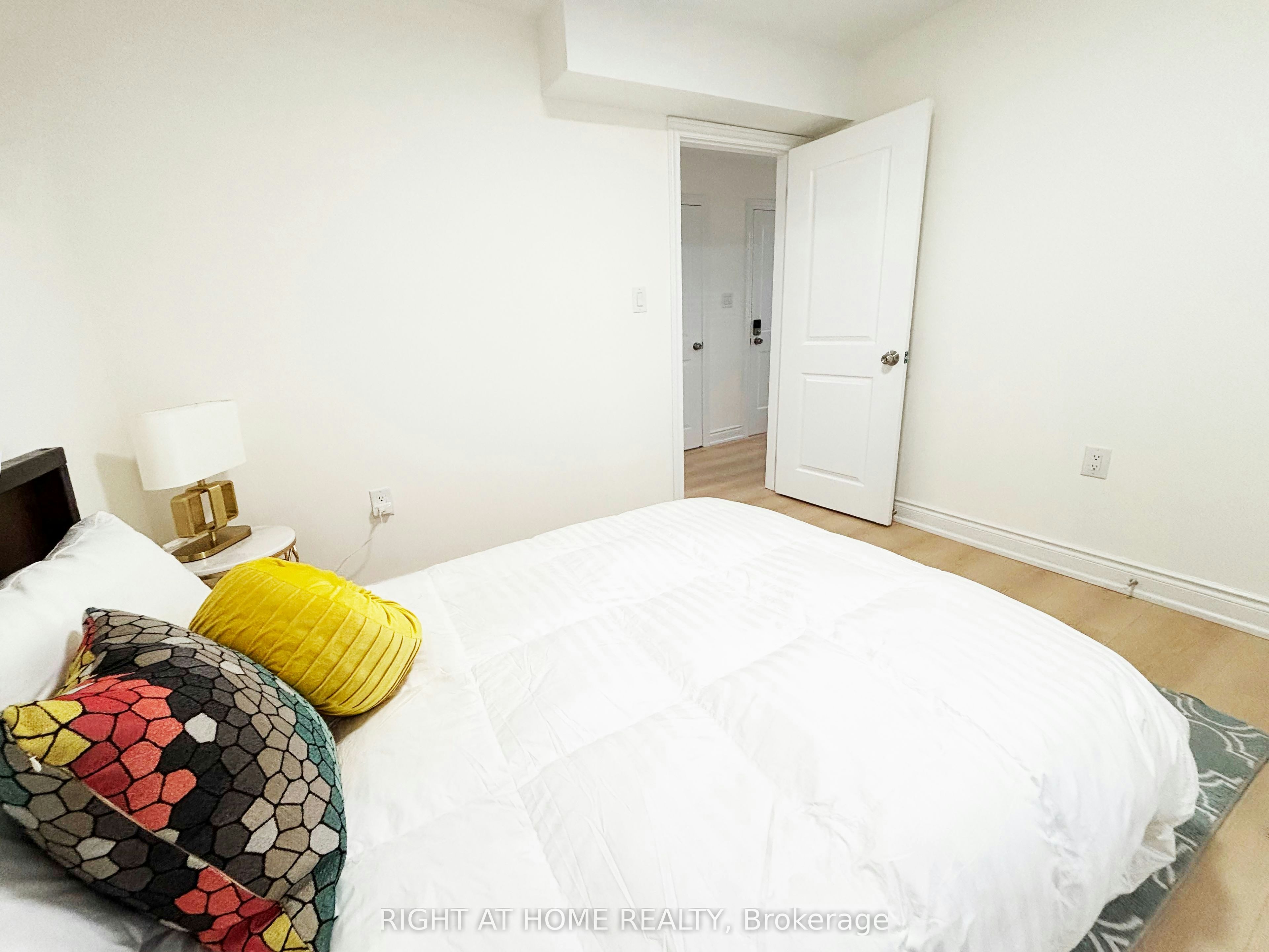 Upper-11 Holton Avenue N, Hamilton, ON, L8L 6H3 - 24