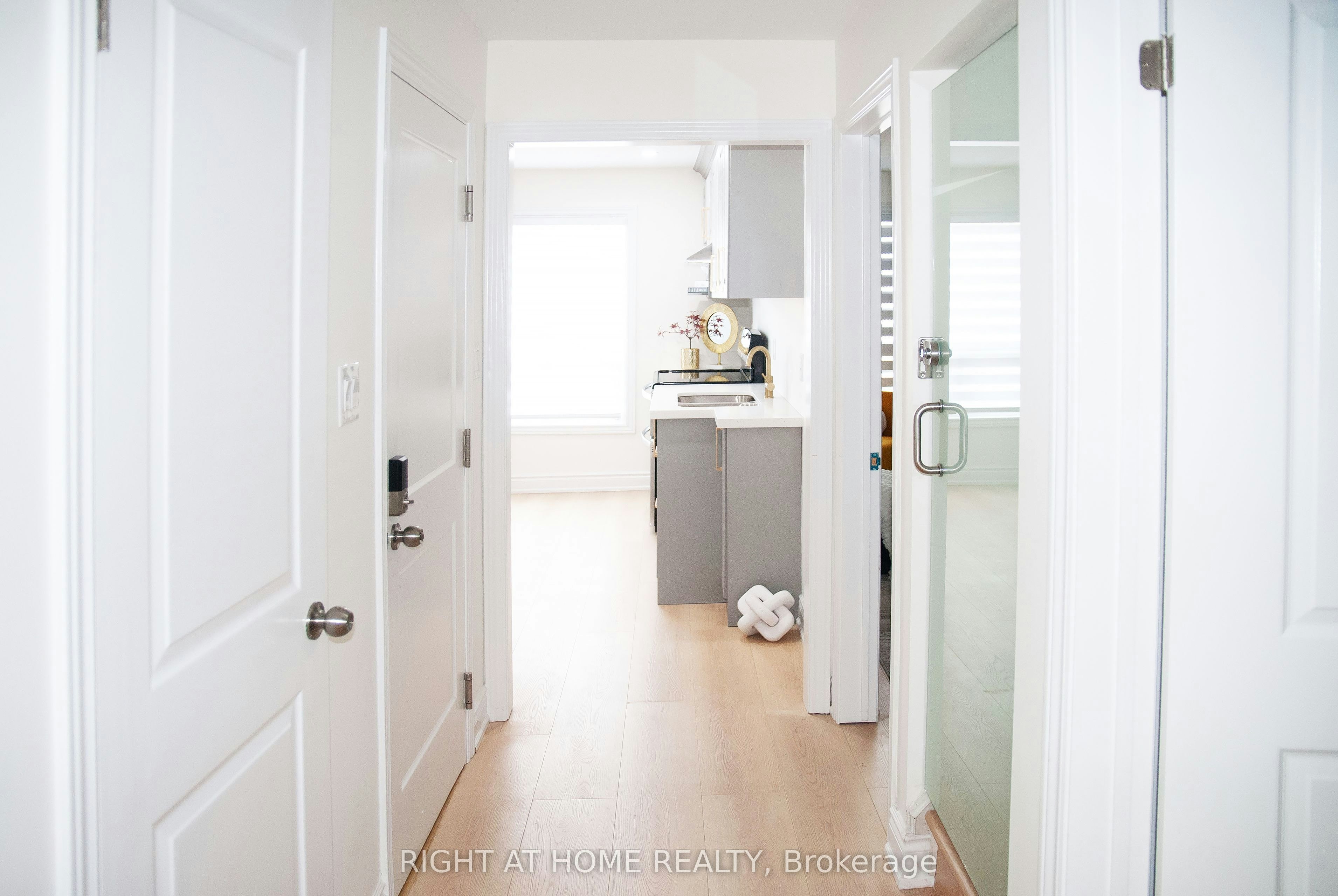 Upper-11 Holton Avenue N, Hamilton, ON, L8L 6H3 - 9