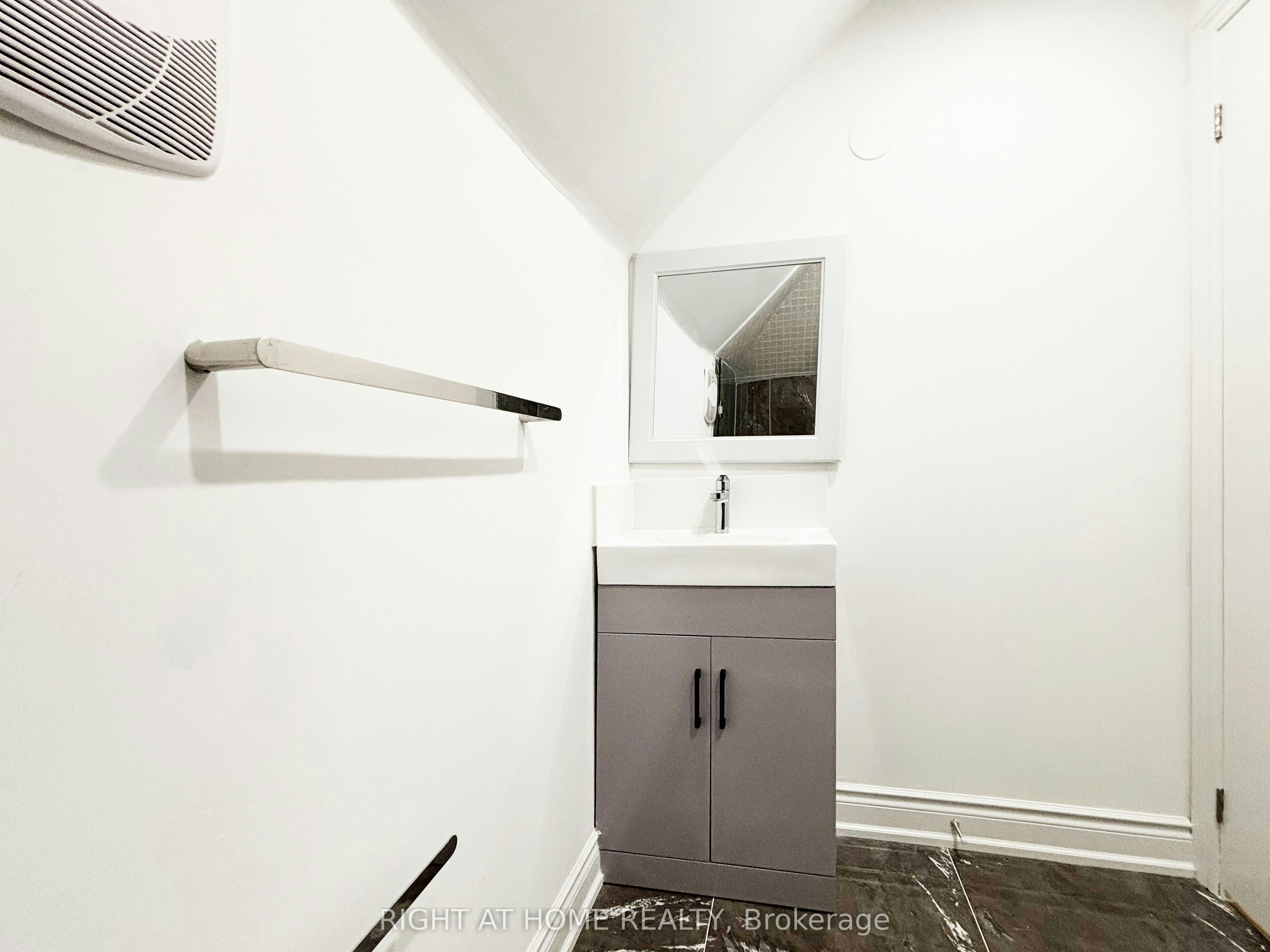 Upper-11 Holton Avenue N, Hamilton, ON, L8L 6H3 - 41