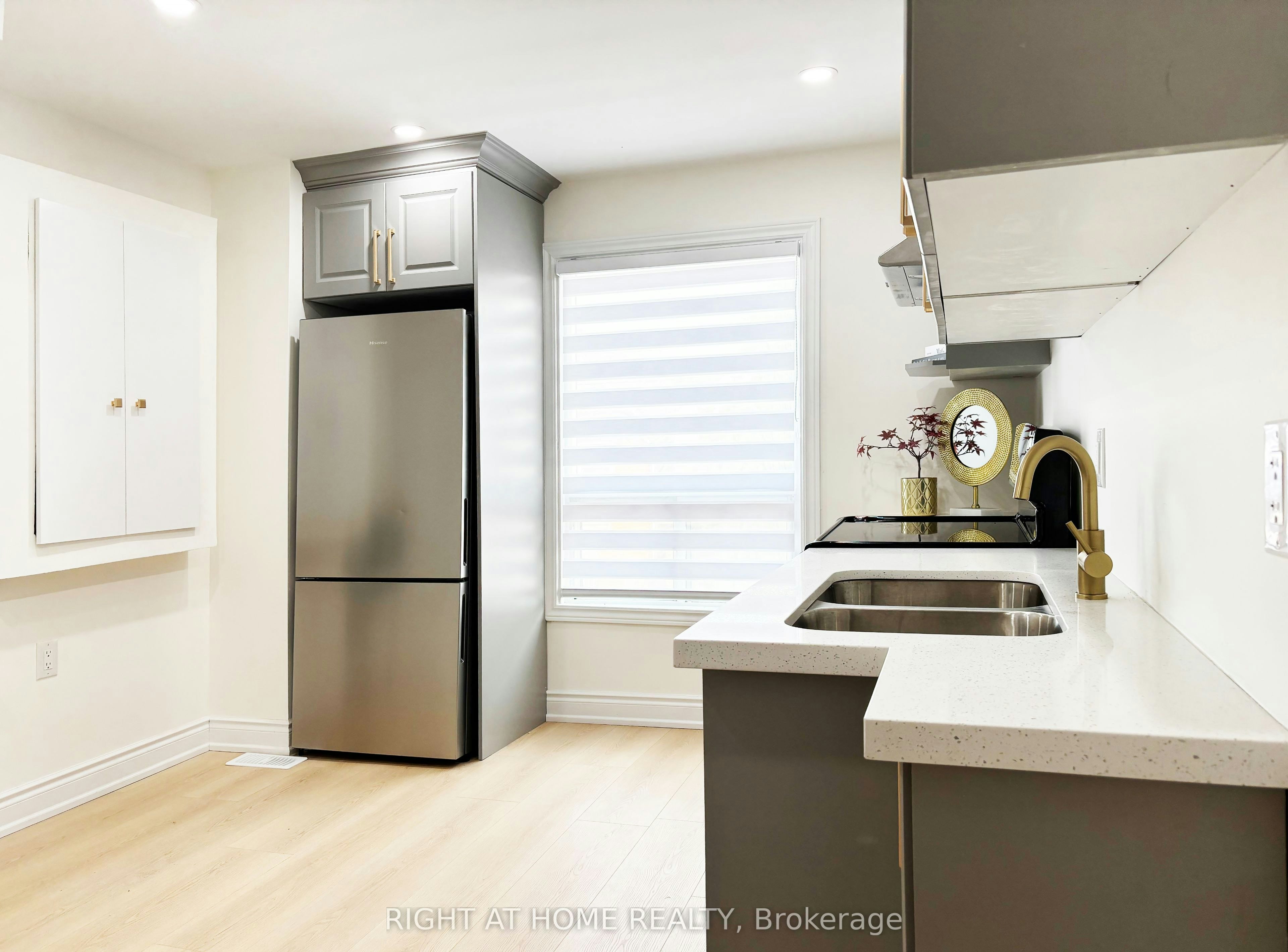 Upper-11 Holton Avenue N, Hamilton, ON, L8L 6H3 - 10