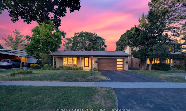 16 Monterey Road