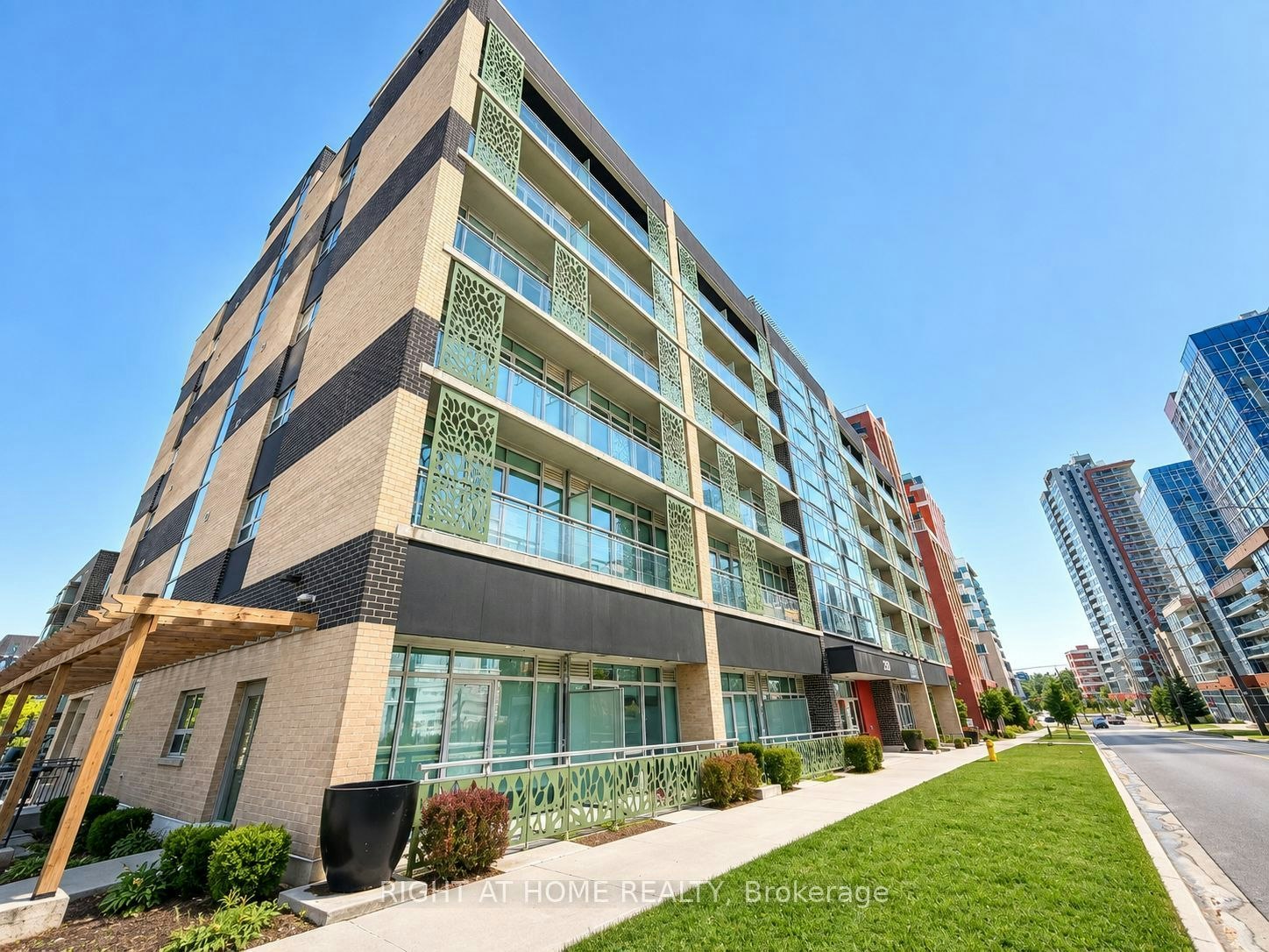 713-250 Albert Street, Waterloo, ON, N2L 0H5