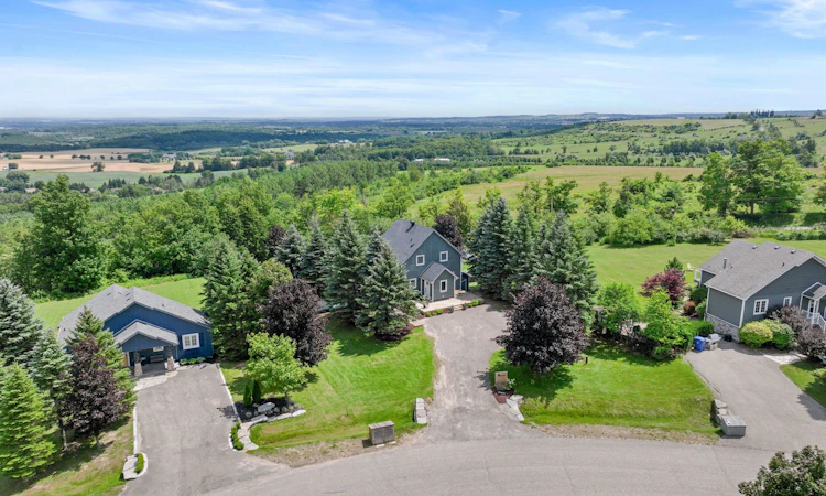 8 Lloyd's Traverse Crescent