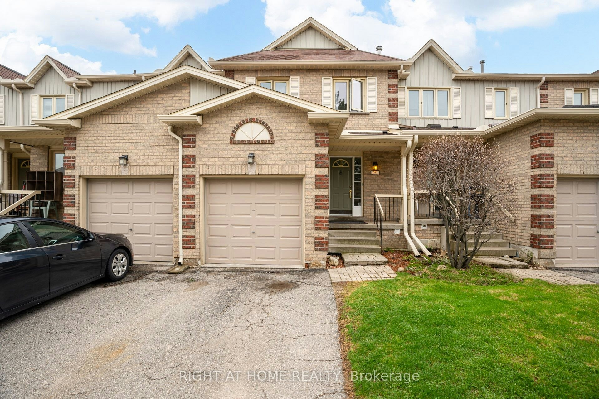 163-302 College Avenue W, Guelph, ON, N1G 4T6
