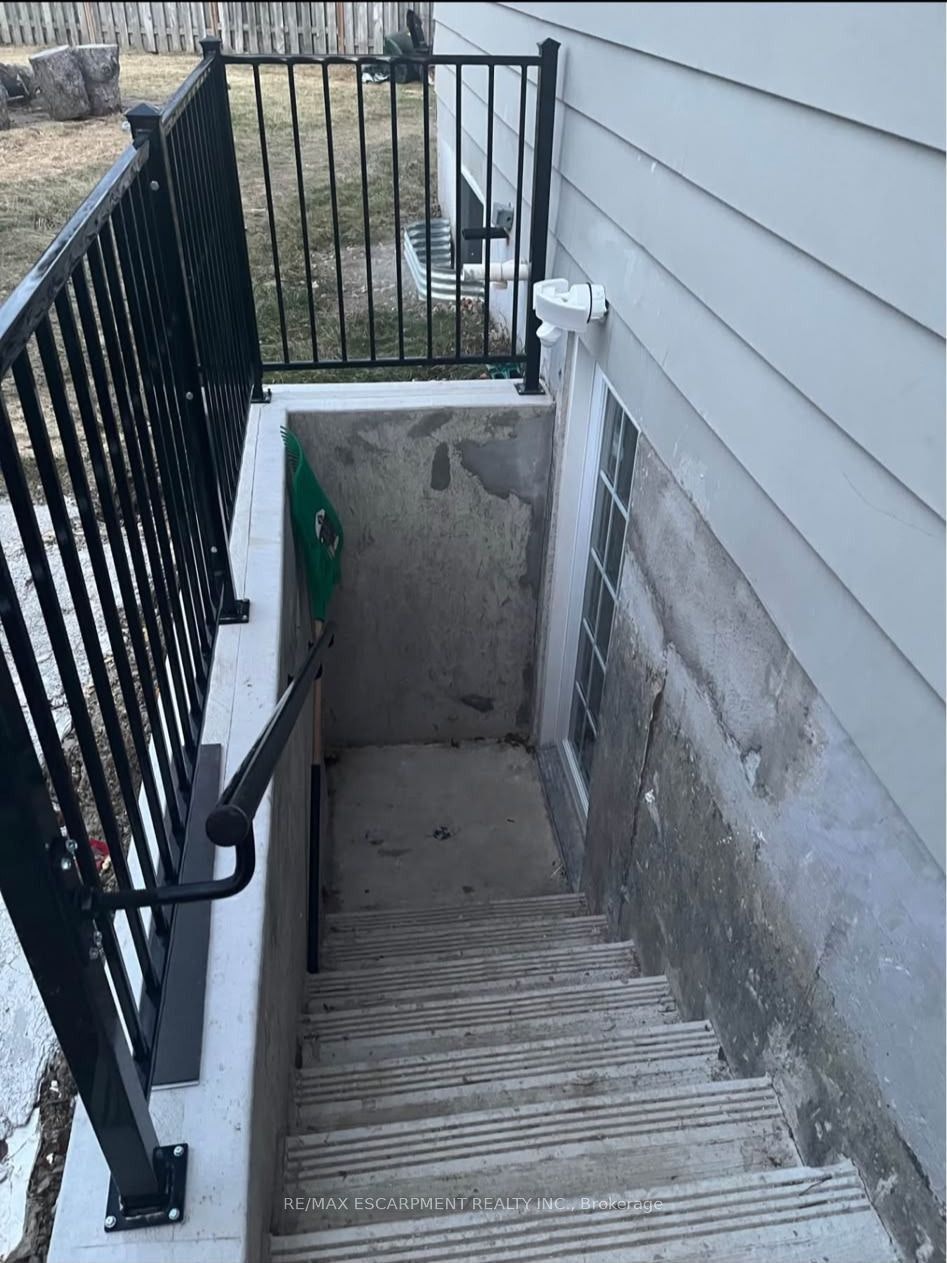LOWER-59 Edwina Court, Hamilton, ON, L8V 4M2 - 3