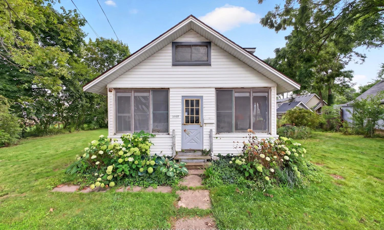 3907 Alexandra Road