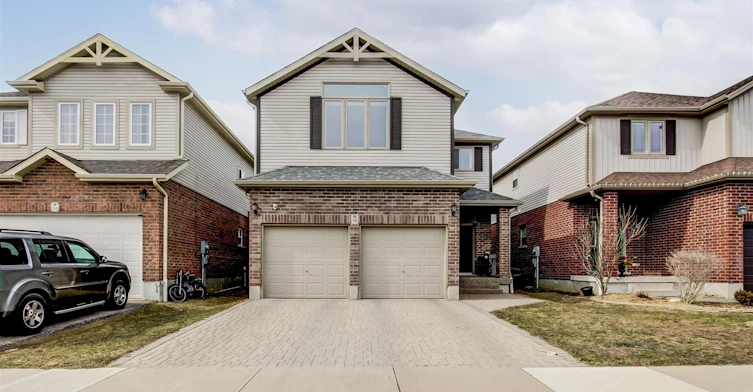 106 Eden Oak Trail, Kitchener, ON, N2A 0G6