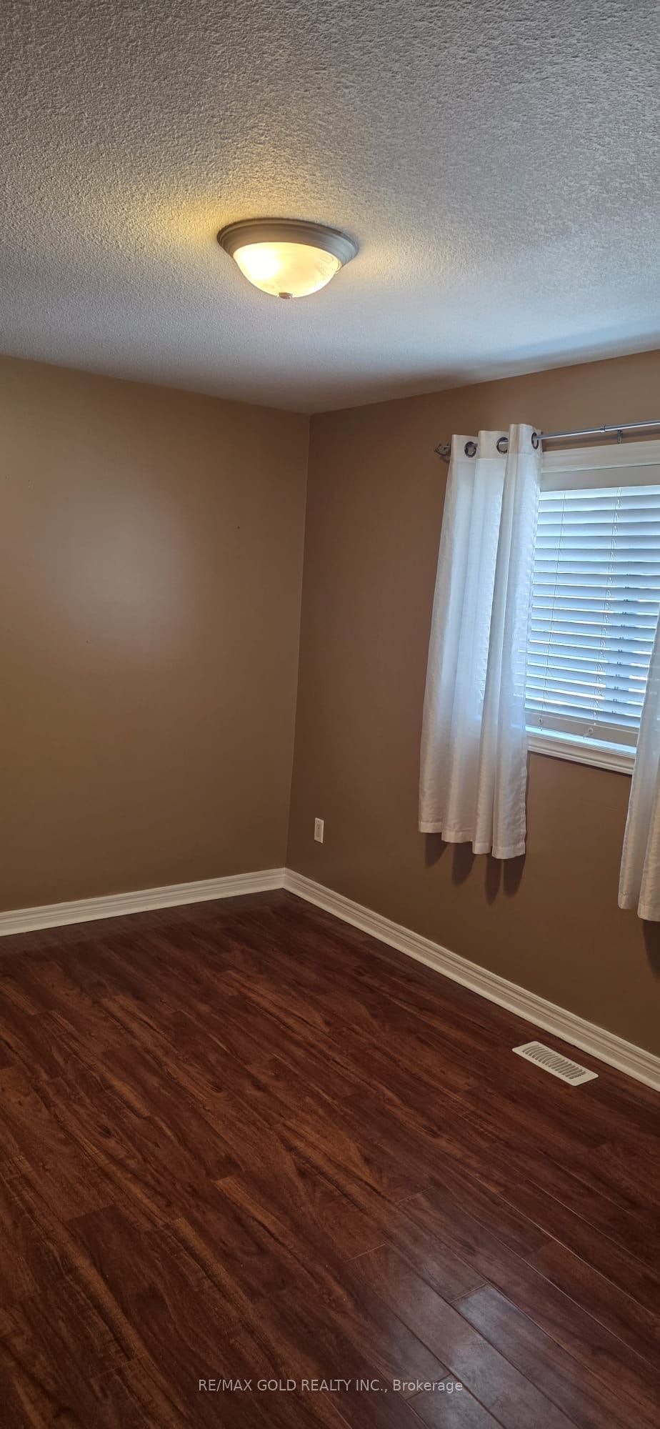 11 Rose Avenue, Welland, ON, L3C 2X1 - 9