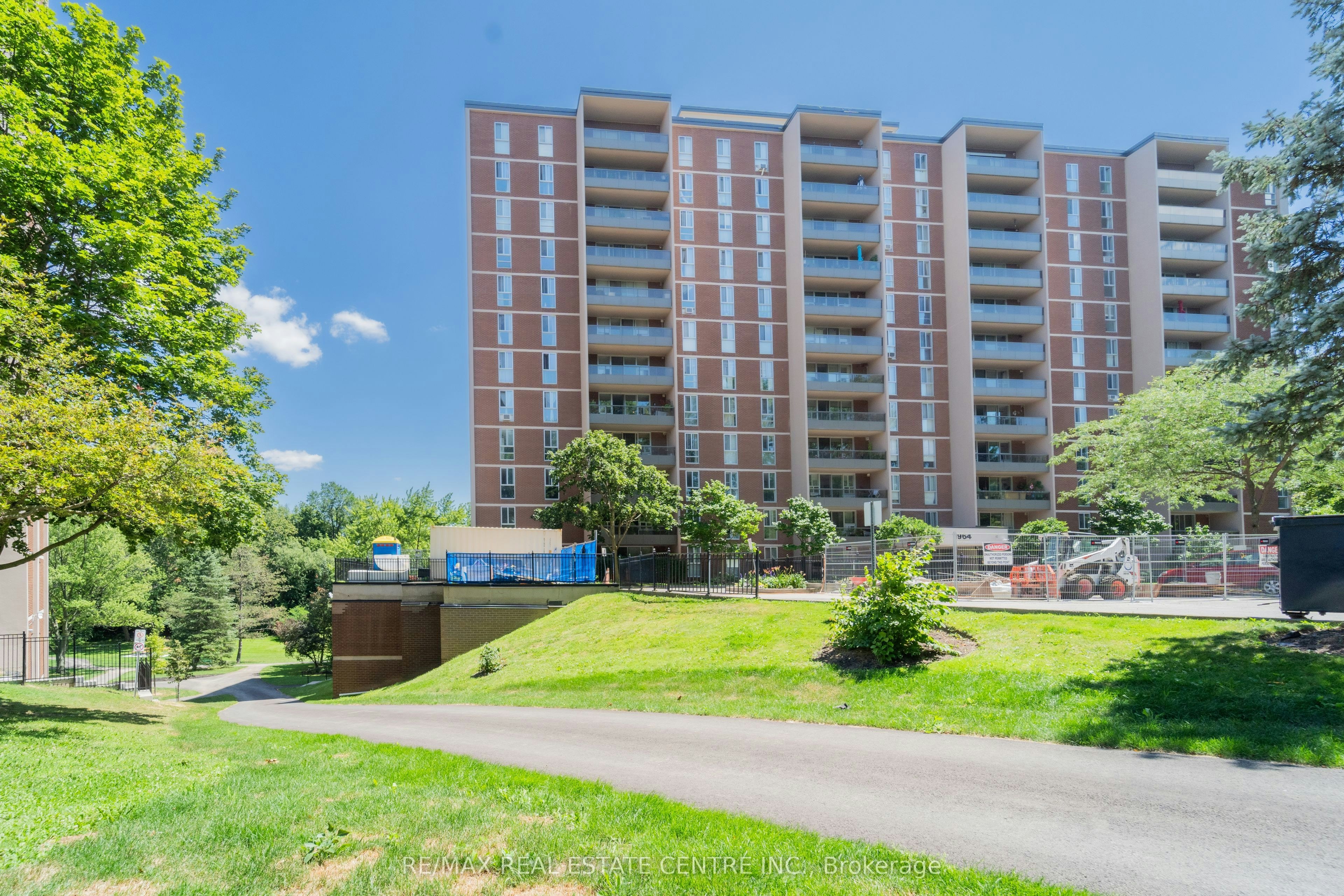 806-1964 Main Street W, Hamilton, ON, L8S 1J5