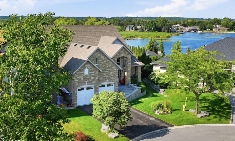32 Edgewater Drive