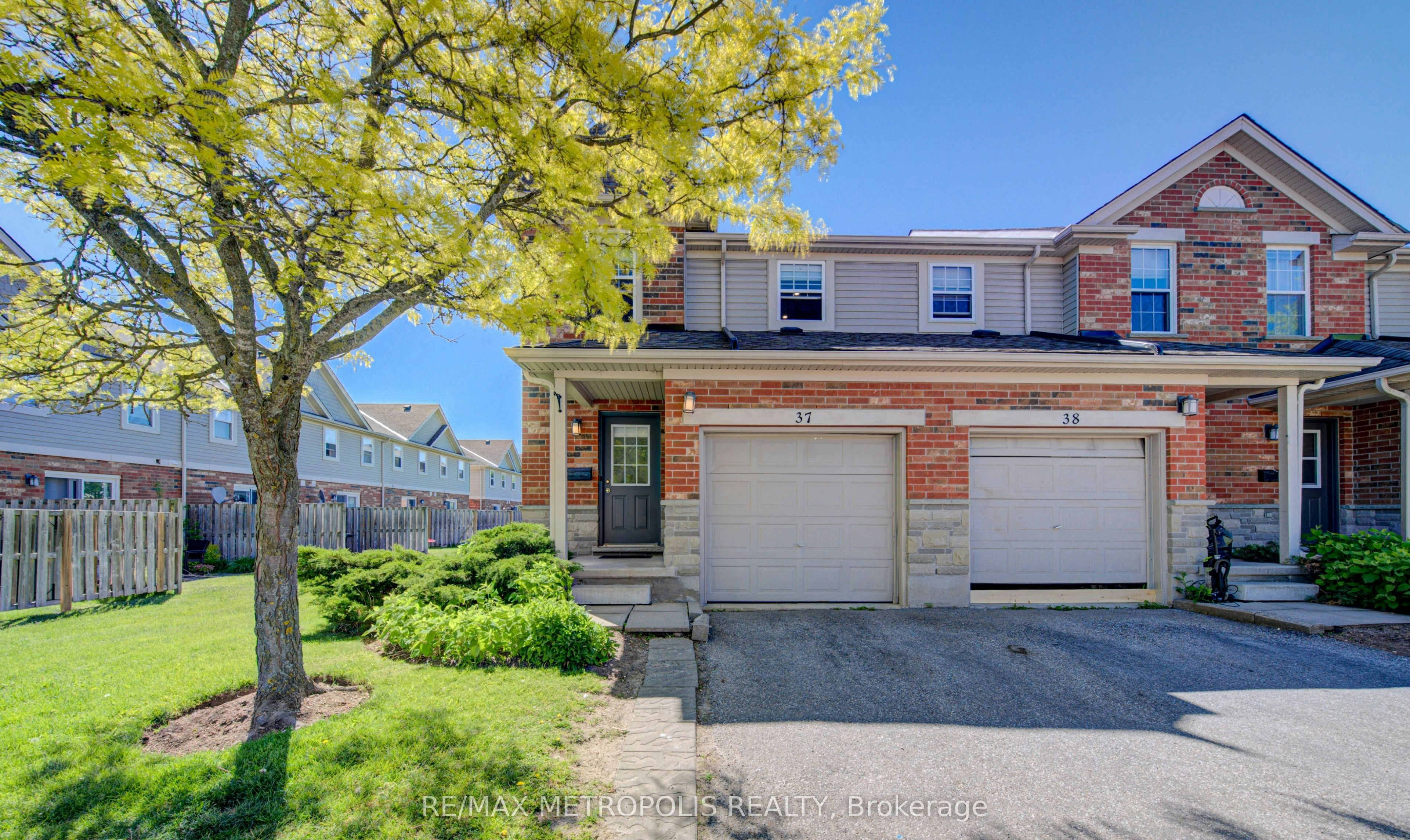 37-124 Gosling Gardens, Guelph, ON, N1G 5K6
