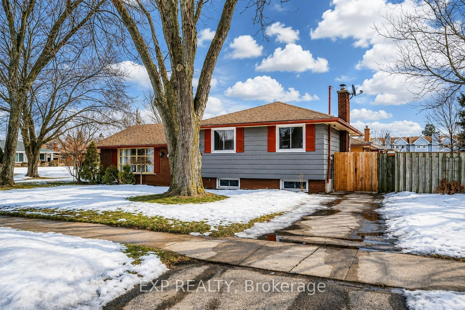33 Fairlawn Road, Kitchener, ON, N2C 1X8 - 2