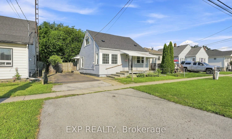 225 Grantham Avenue