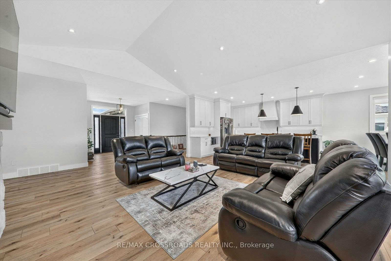 11 Mctavish Crescent, Huron Kinloss, ON, N0G 2R0 - 9
