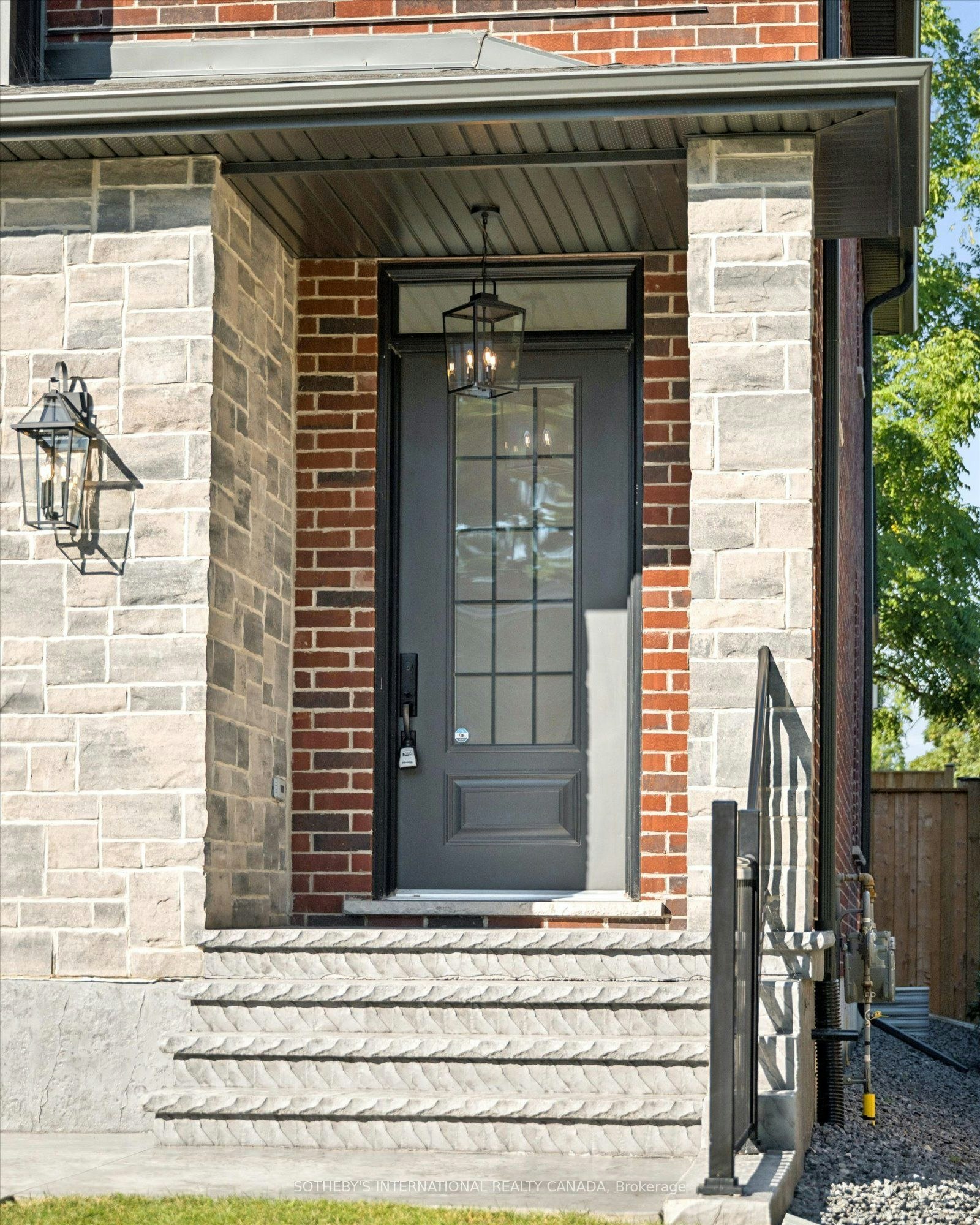 17 Avondale Avenue S, Waterloo, ON, N2L 2B5 - 2