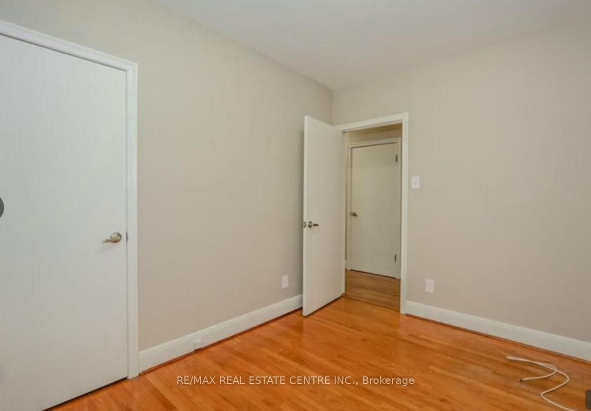 Main-37 Mckenzie Avenue, Kitchener, ON, N2H 2A7