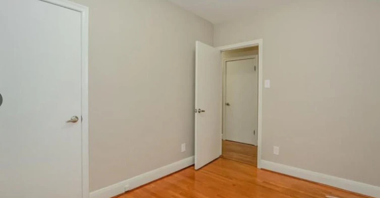 Main-37 Mckenzie Avenue, Kitchener, ON, N2H 2A7