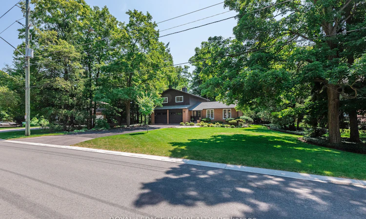 1026 Queens Bush Road E