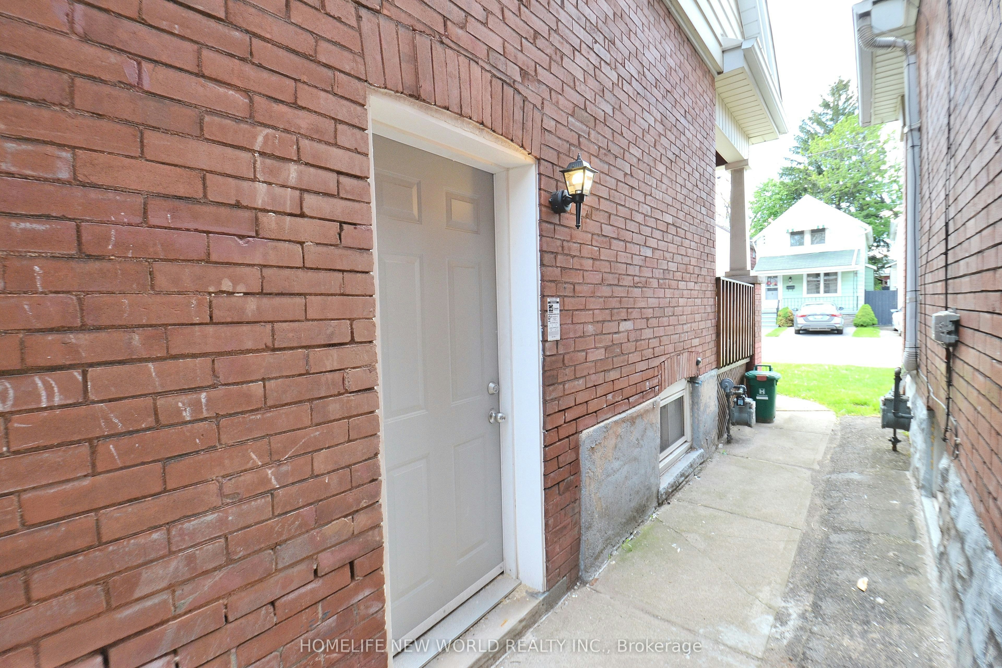 Lower-102 Belmont Avenue, Hamilton, ON, L8L 7M1 - 2