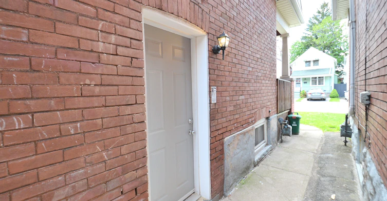 Lower-102 Belmont Avenue, Hamilton, ON, L8L 7M1 - 2