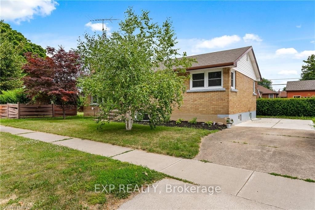 92 Margery Avenue, St. Catharines, ON, L2R 6K1 - 2