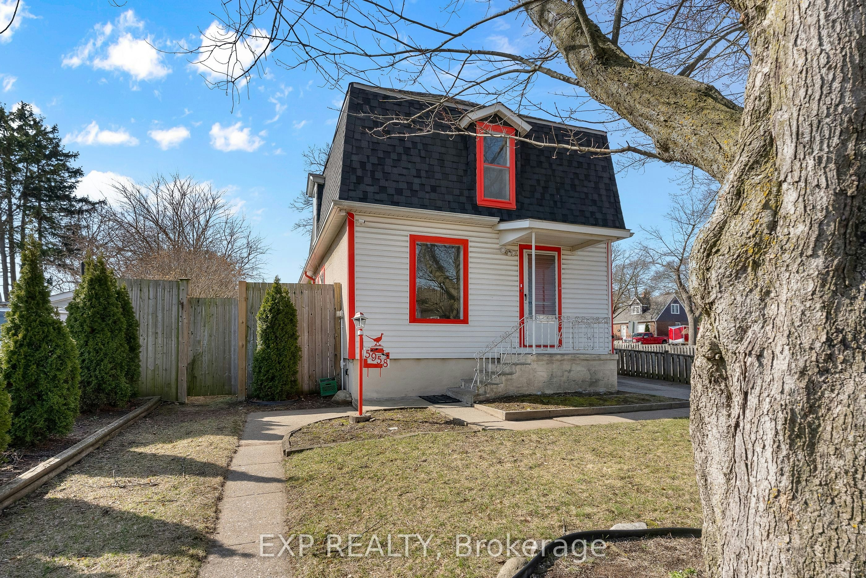 5958 Summer Street, Niagara Falls, ON, L2G 1M3 - 2