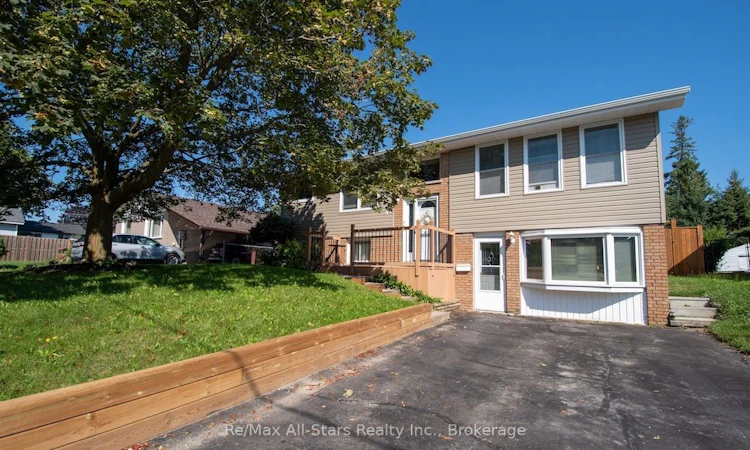 4 Daniel Court