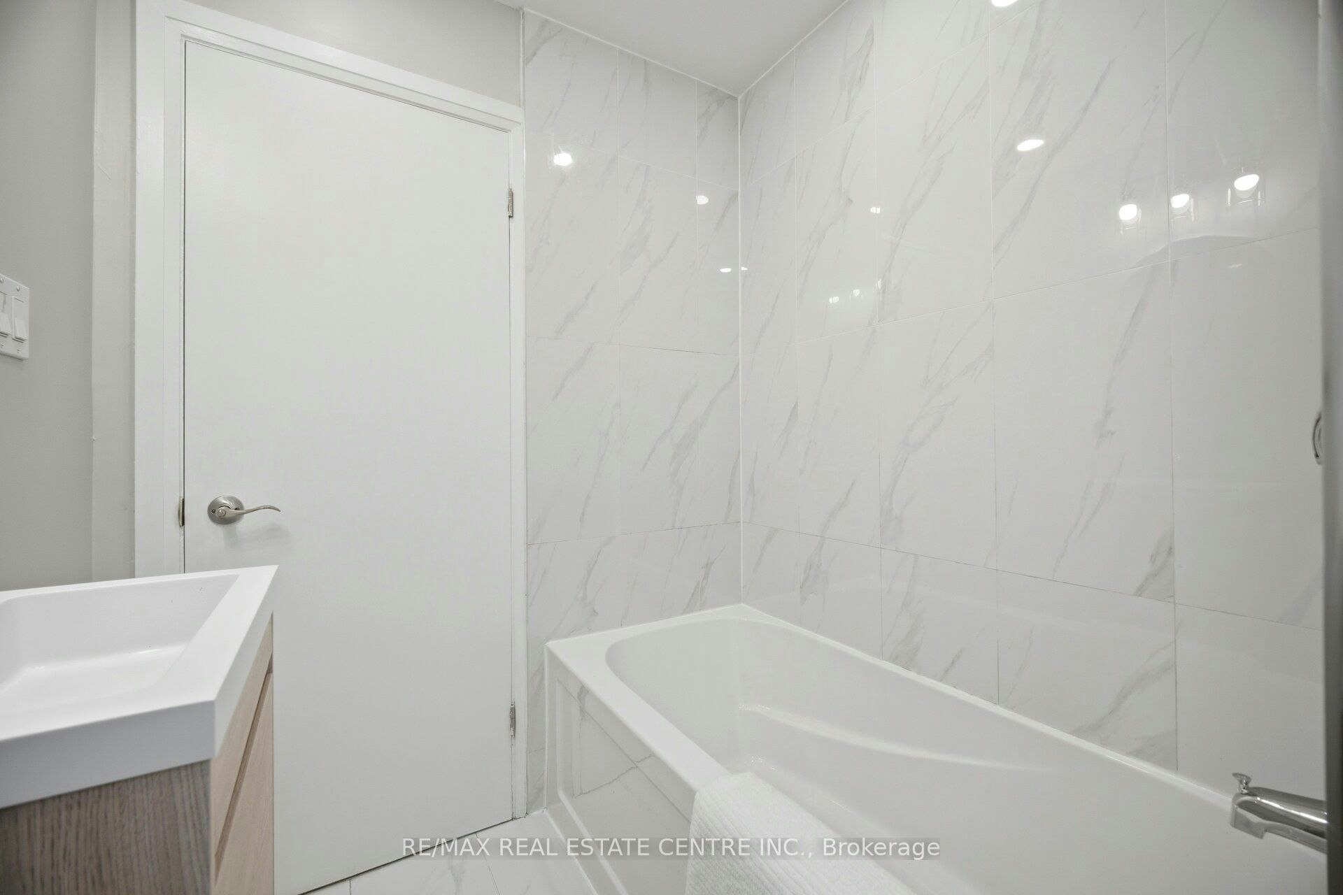 90 Holton Avenue S, Hamilton, ON, L8M 2L2 - 31