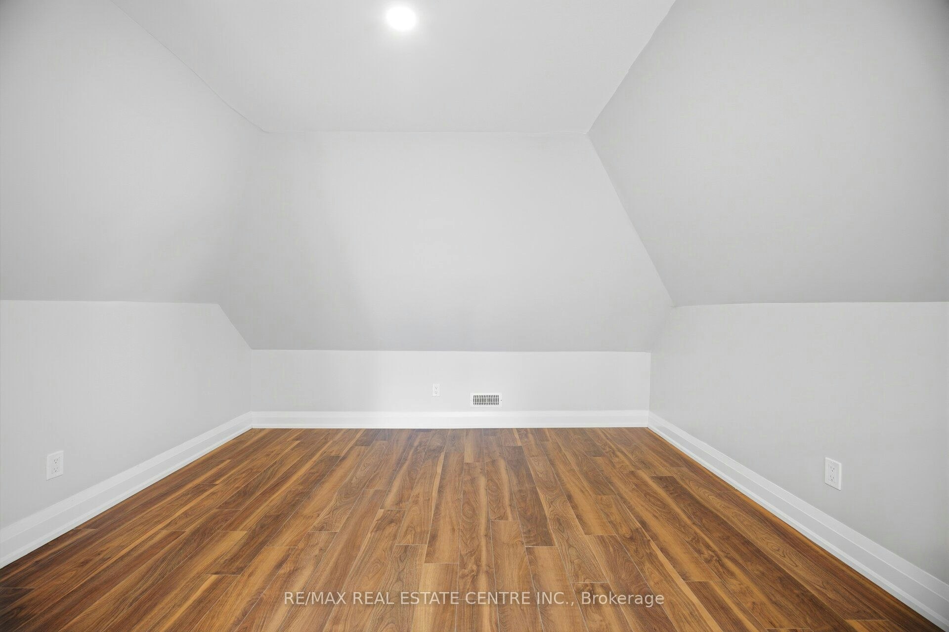 90 Holton Avenue S, Hamilton, ON, L8M 2L2 - 33