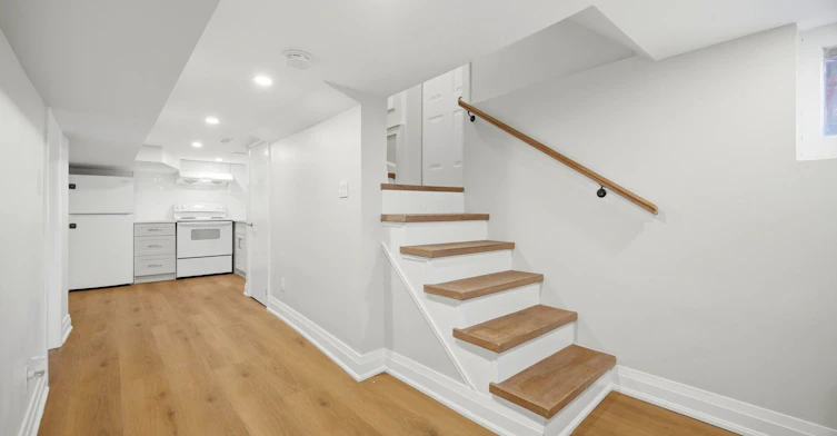 90 Holton Avenue S, Hamilton, ON, L8M 2L2 - 36