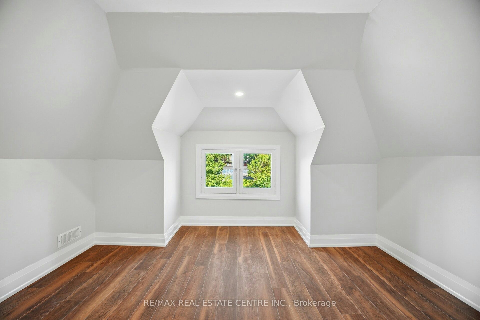 90 Holton Avenue S, Hamilton, ON, L8M 2L2 - 34