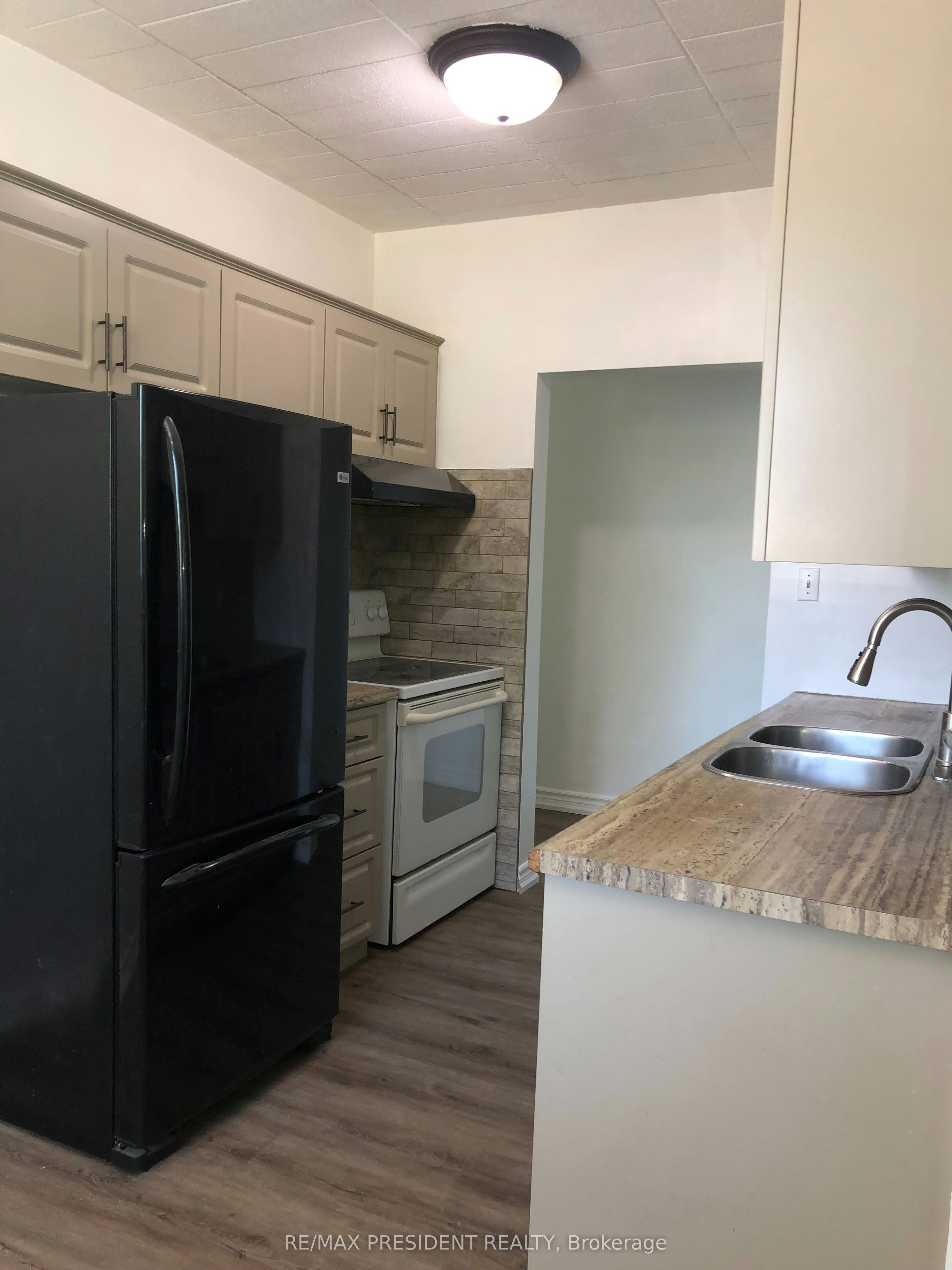 111-29 West Avenue W, Kitchener, ON, N2M 5E4 - 5