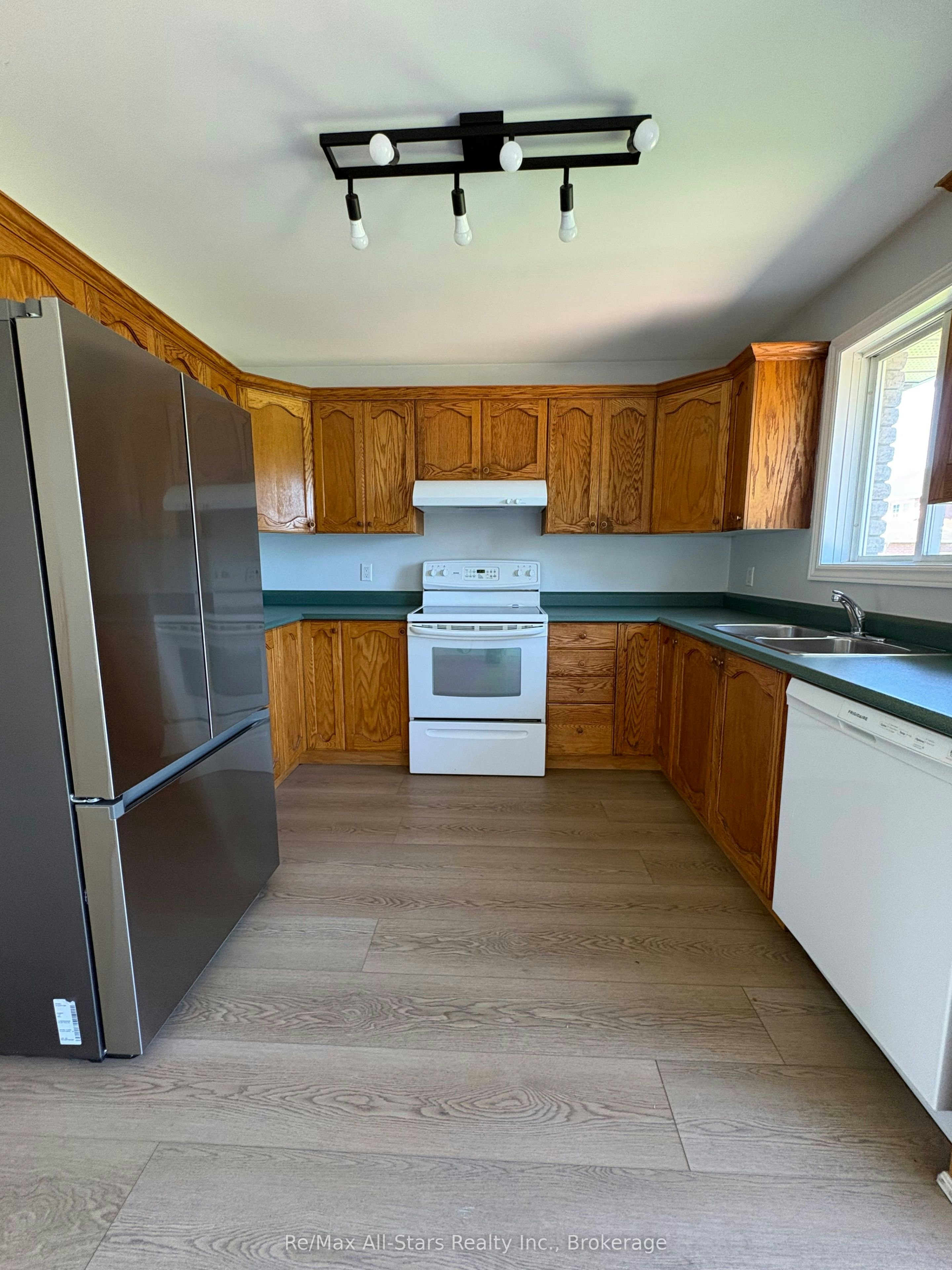 8 Whitney Court, Kawartha Lakes, ON, K9V 6C4 - 10